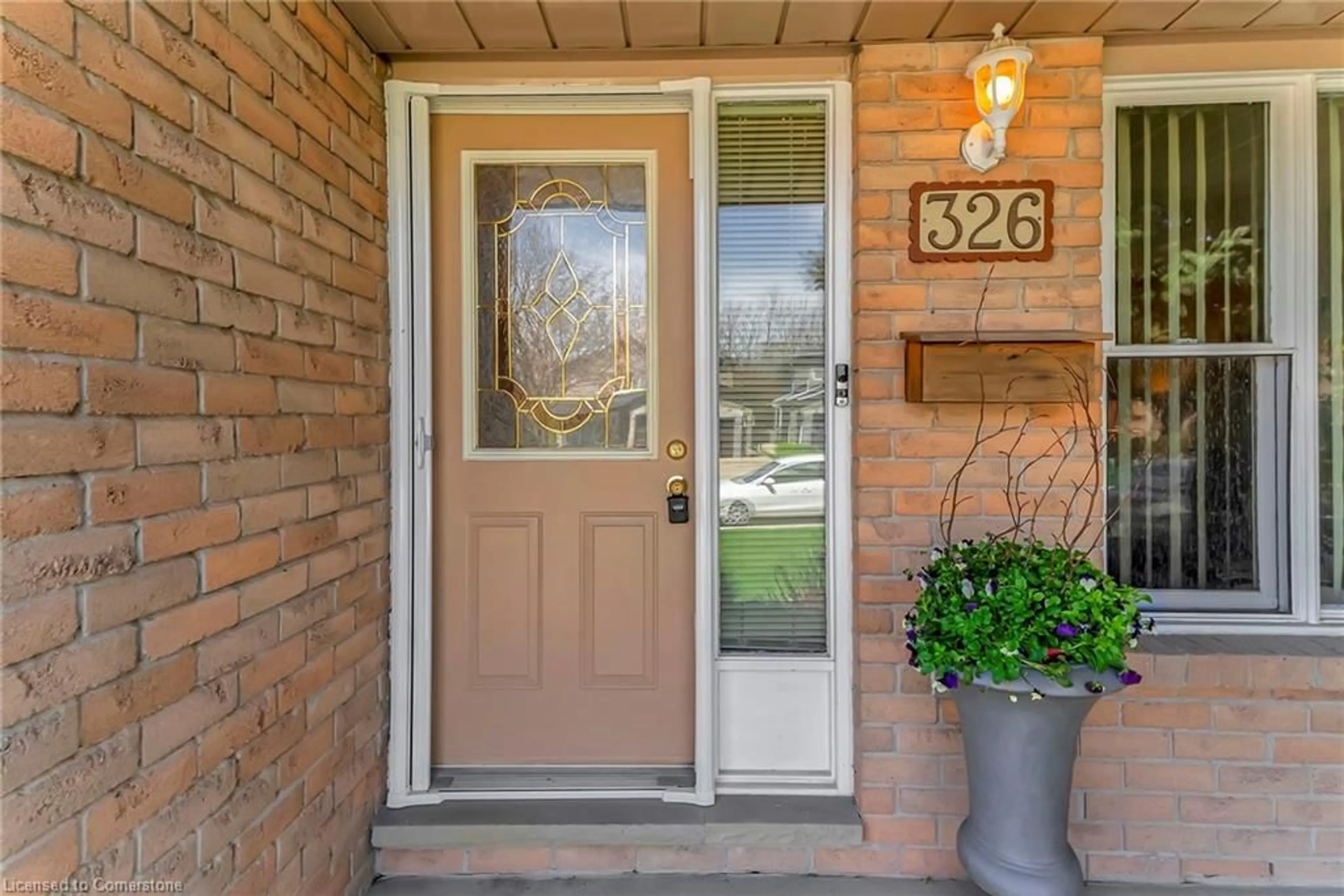 Indoor entryway for 326 Greencedar Dr, Hamilton Ontario L9C 7K6
