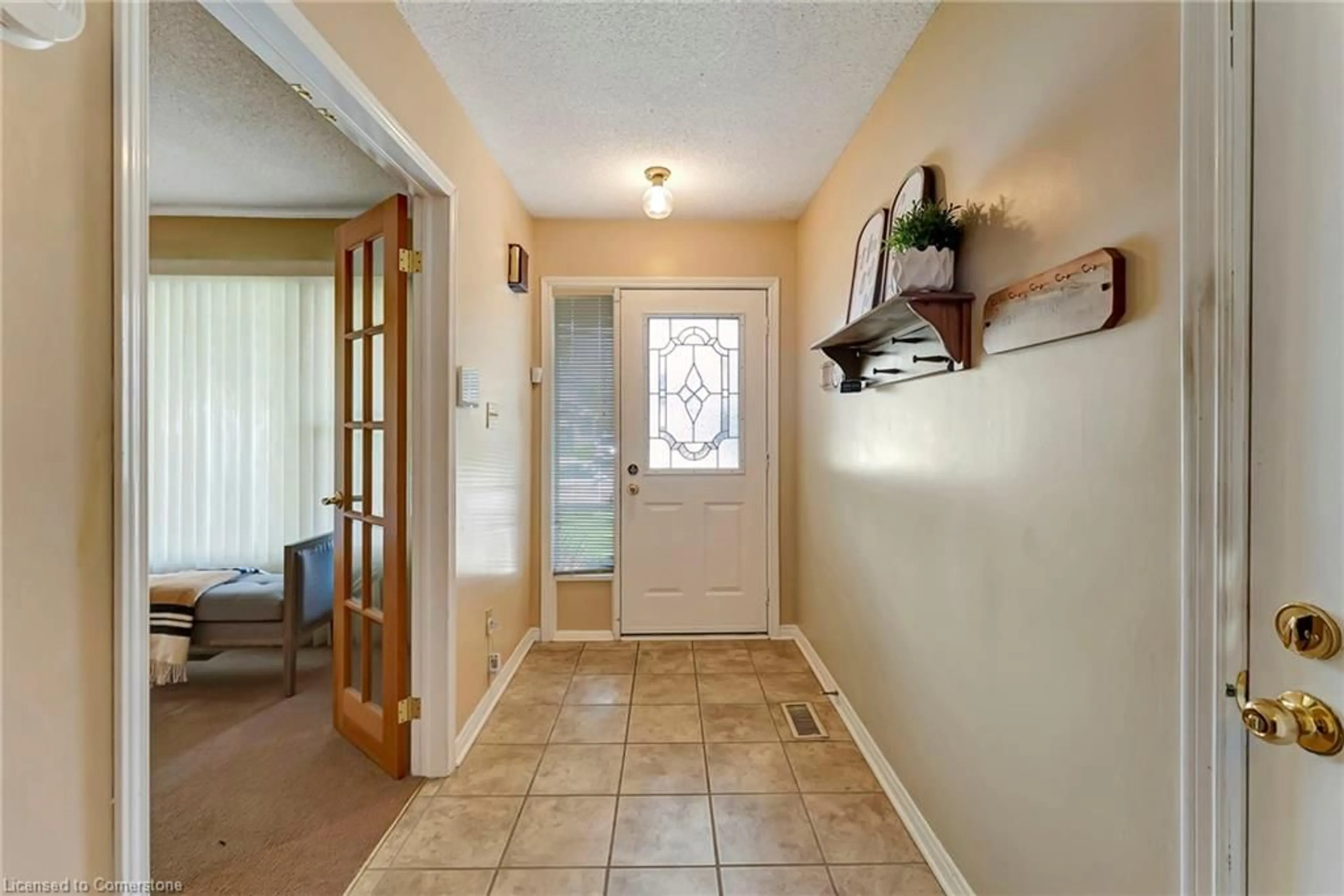 Indoor entryway for 326 Greencedar Dr, Hamilton Ontario L9C 7K6