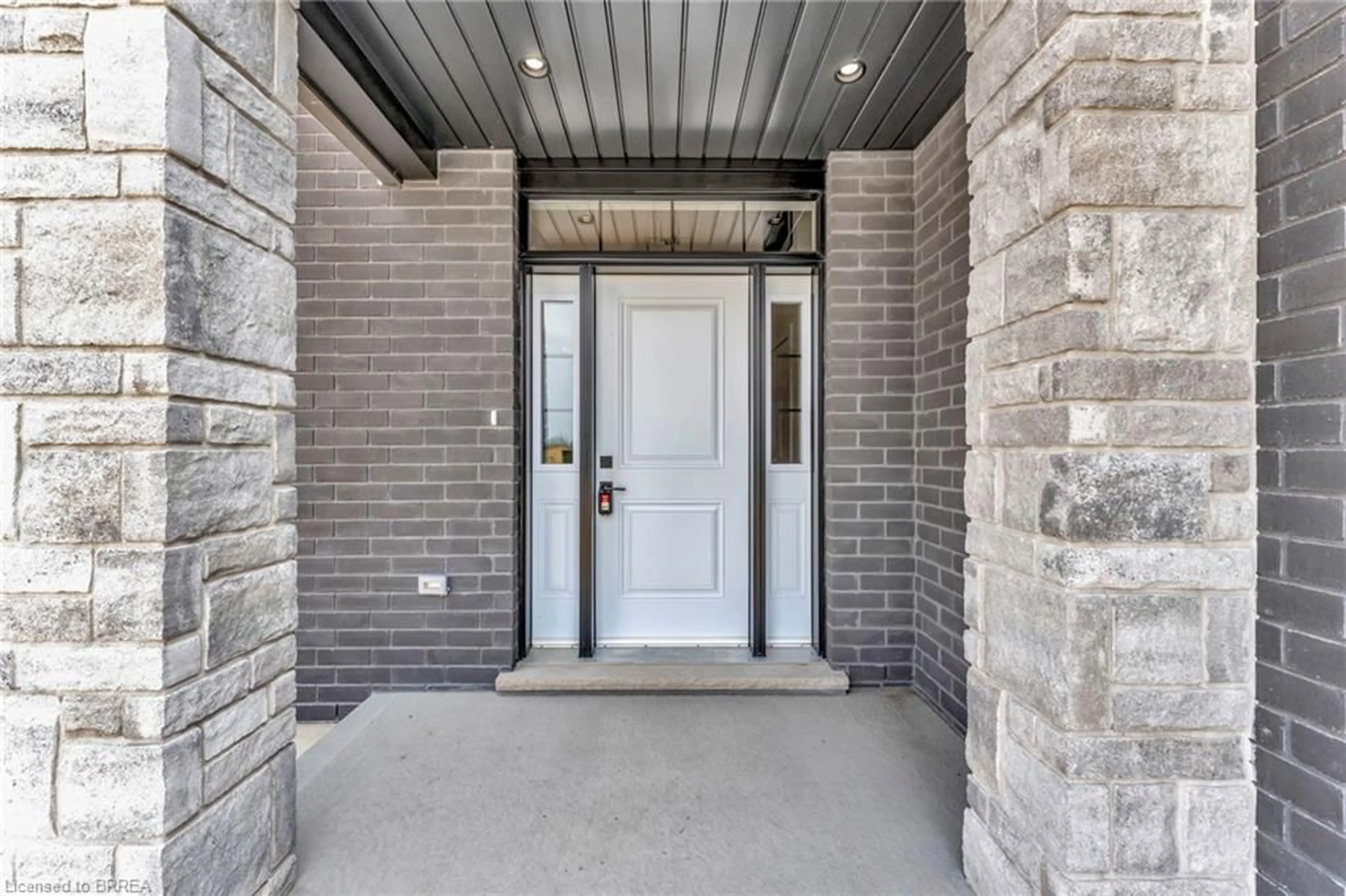 Indoor entryway for 154 Vanrooy Trail, Waterford Ontario N0E 1Y0