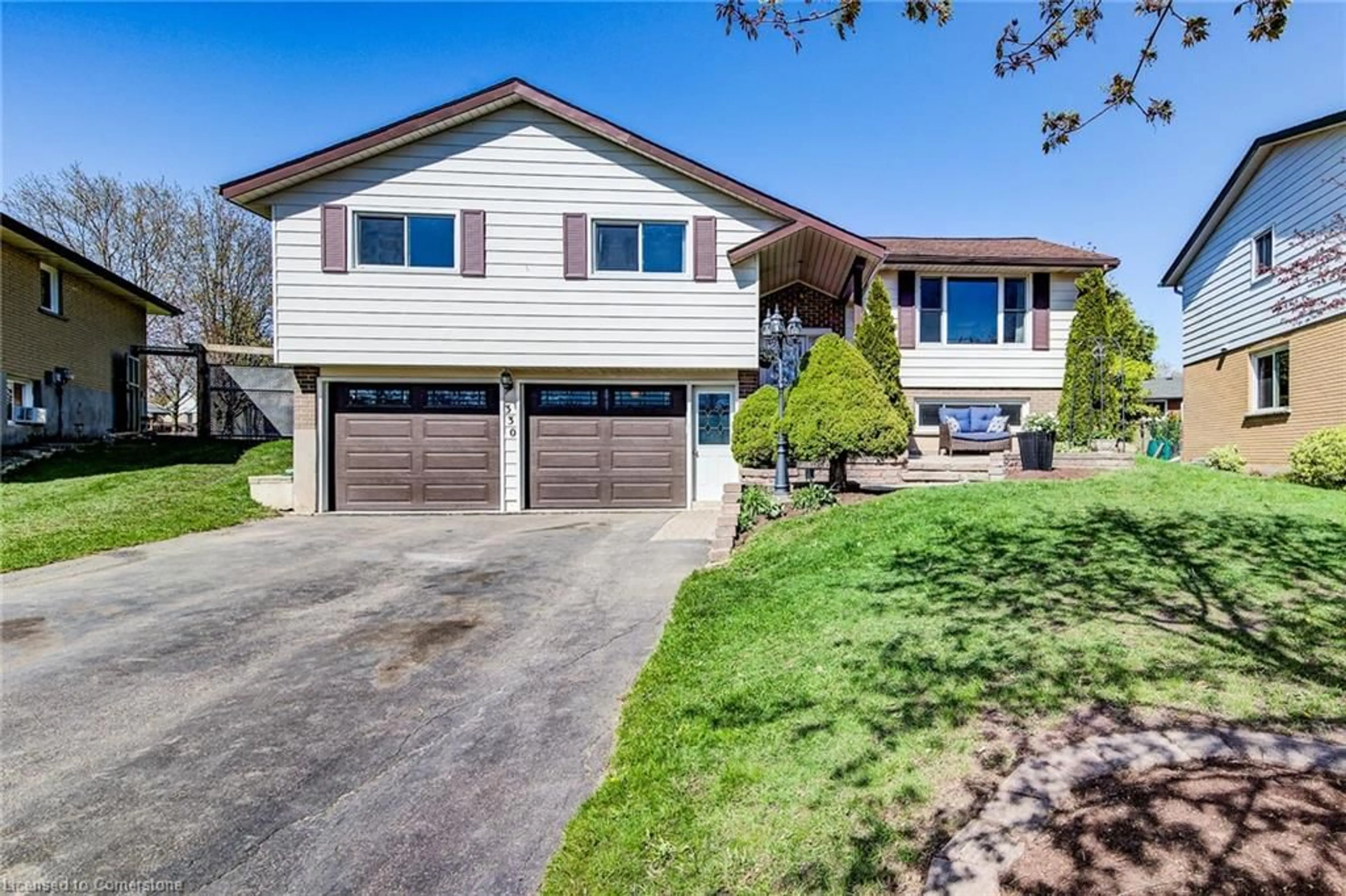 Home with vinyl exterior material, street for 330 Daleview Pl, Waterloo Ontario N2L 5M5