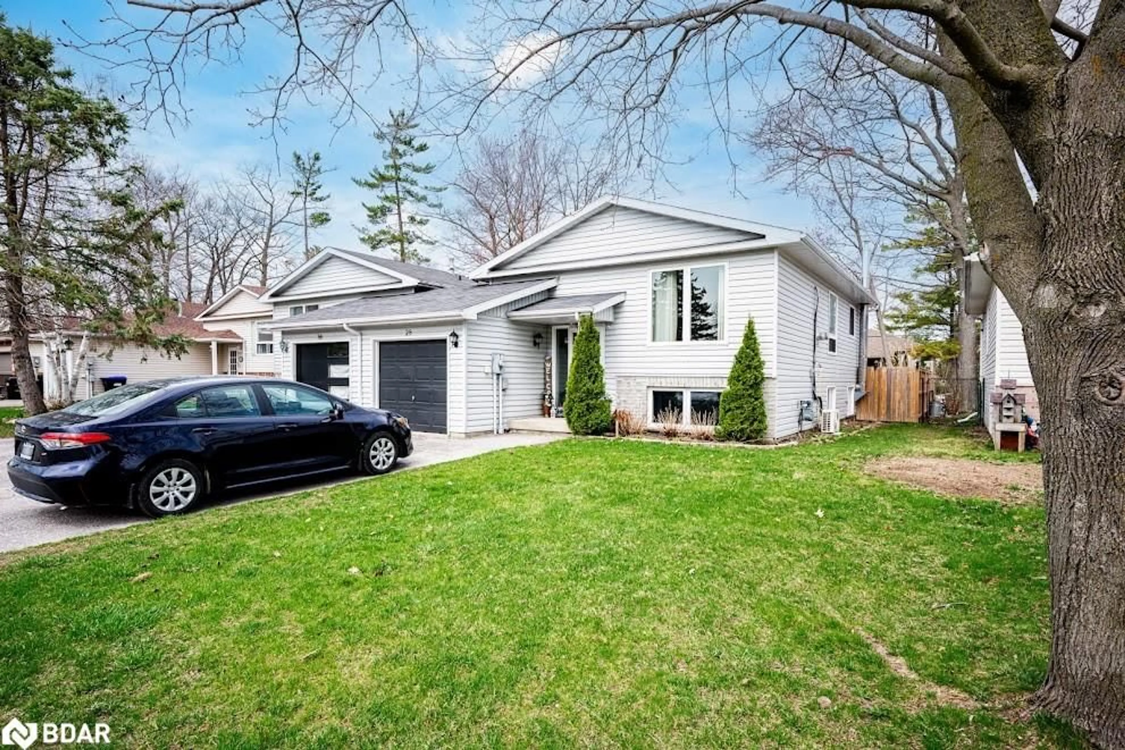 Home with vinyl exterior material, street for 28 Dyer Dr, Wasaga Beach Ontario L9Z 1E2