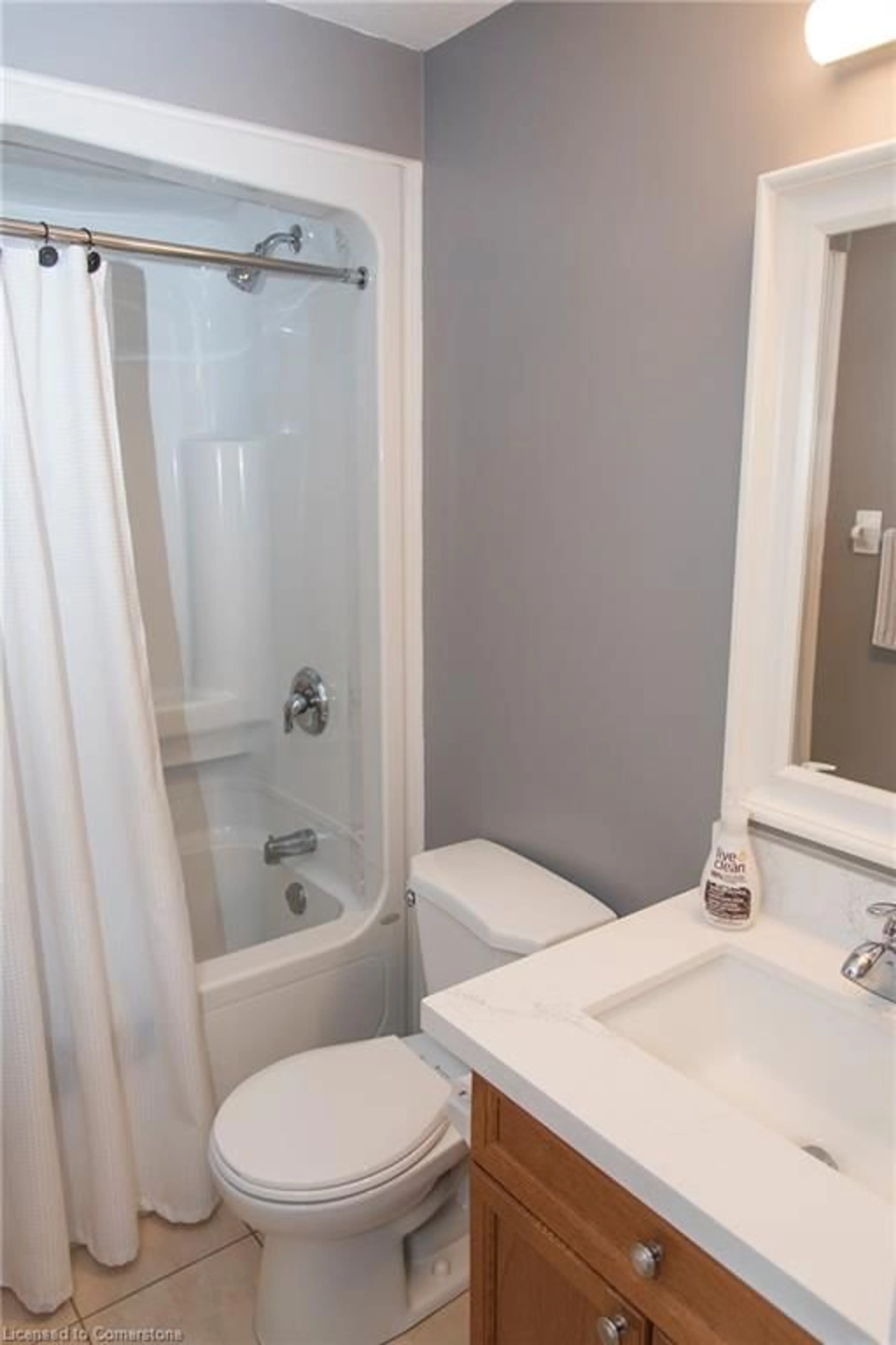 Standard bathroom, unknown for 5 Valleyhaven Lane, Guelph Ontario N1E 0A3