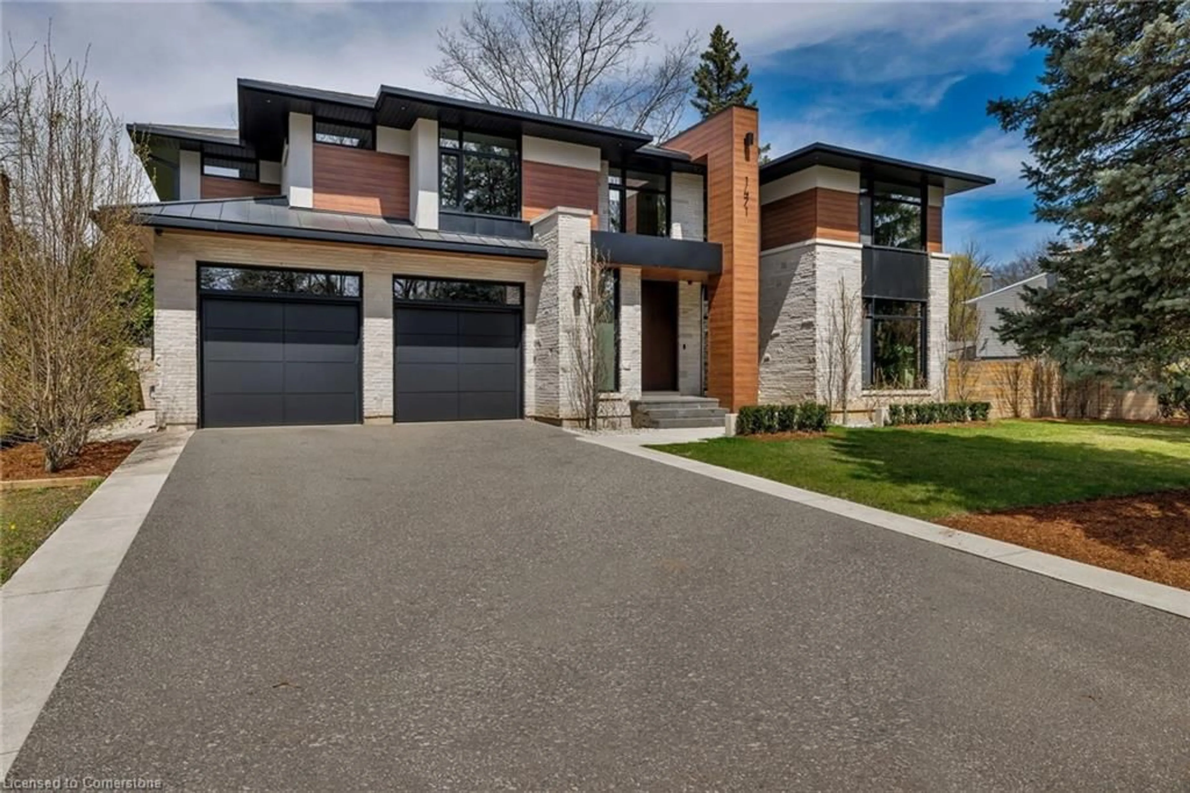 Home with brick exterior material, street for 1471 Rogerswood Crt, Mississauga Ontario L5J 1R7