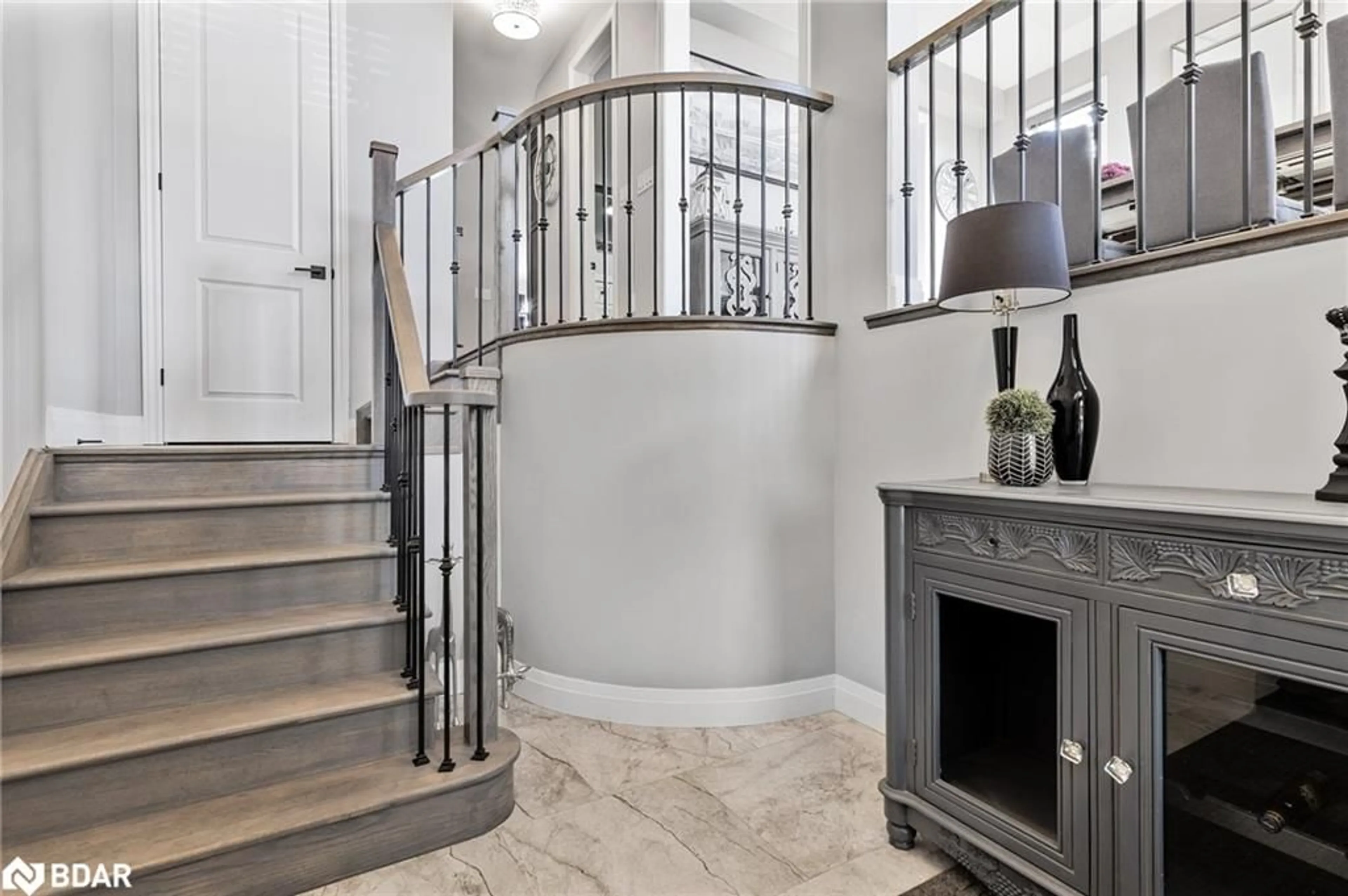 Indoor entryway for 3075 Orion Blvd Blvd, Orillia Ontario L3V 6H2