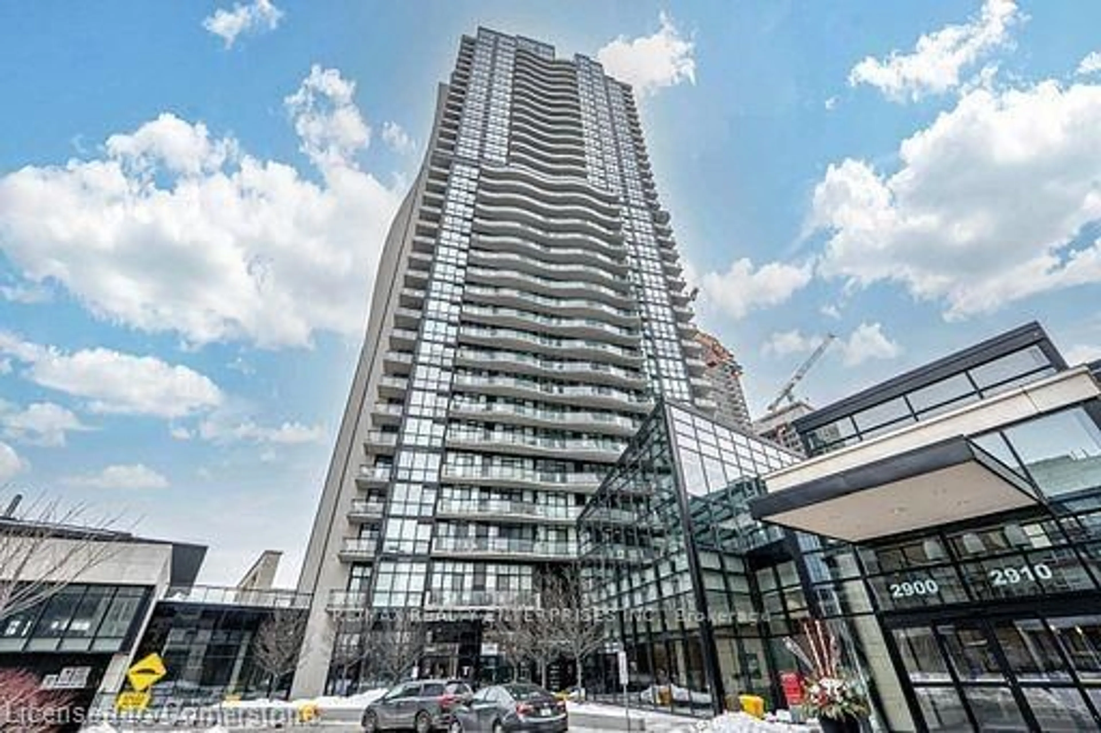 Indoor foyer for 2900 Highway 7 #206, Concord Ontario L4K 0G3
