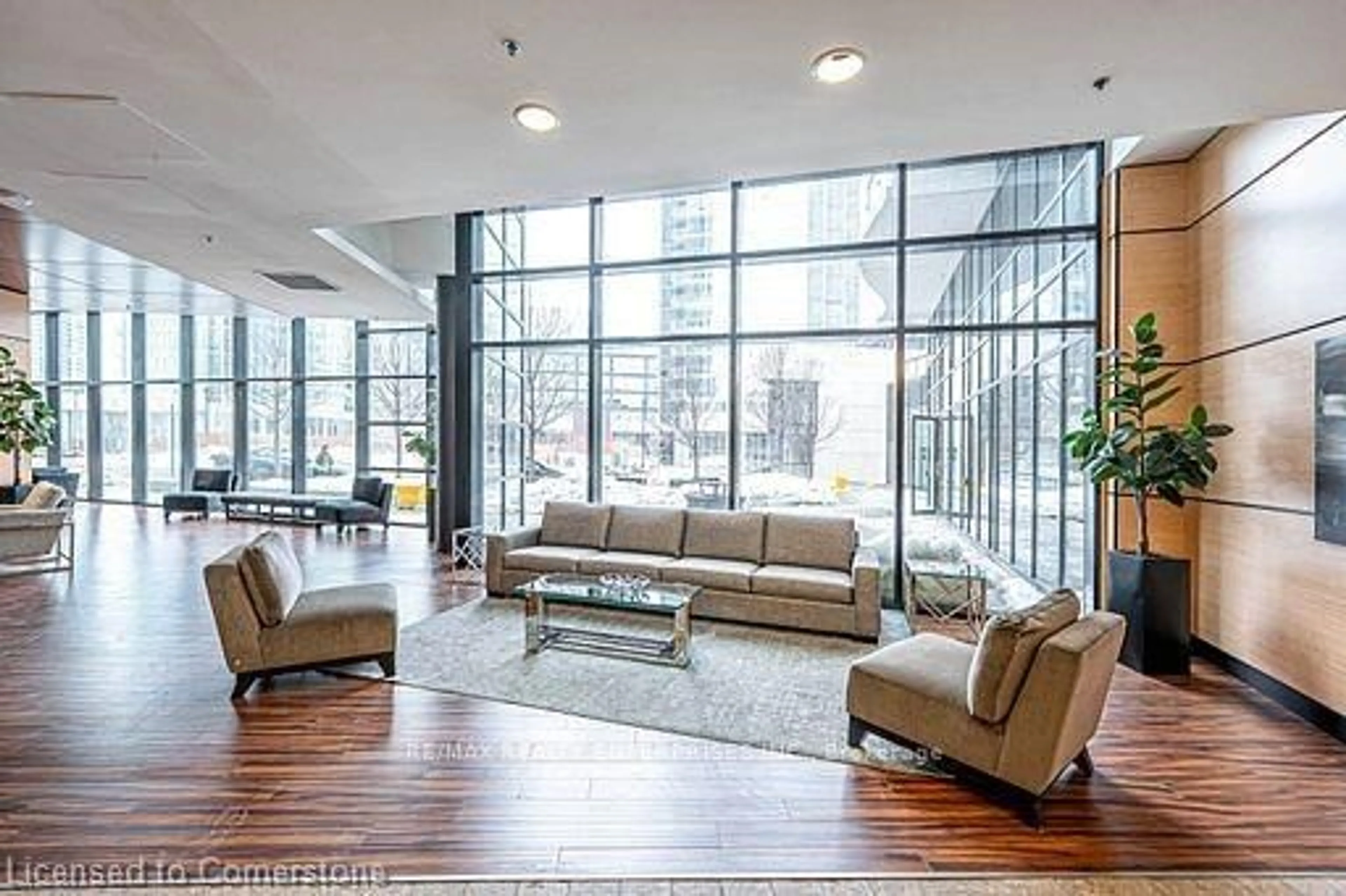 Indoor foyer for 2900 Highway 7 #206, Concord Ontario L4K 0G3