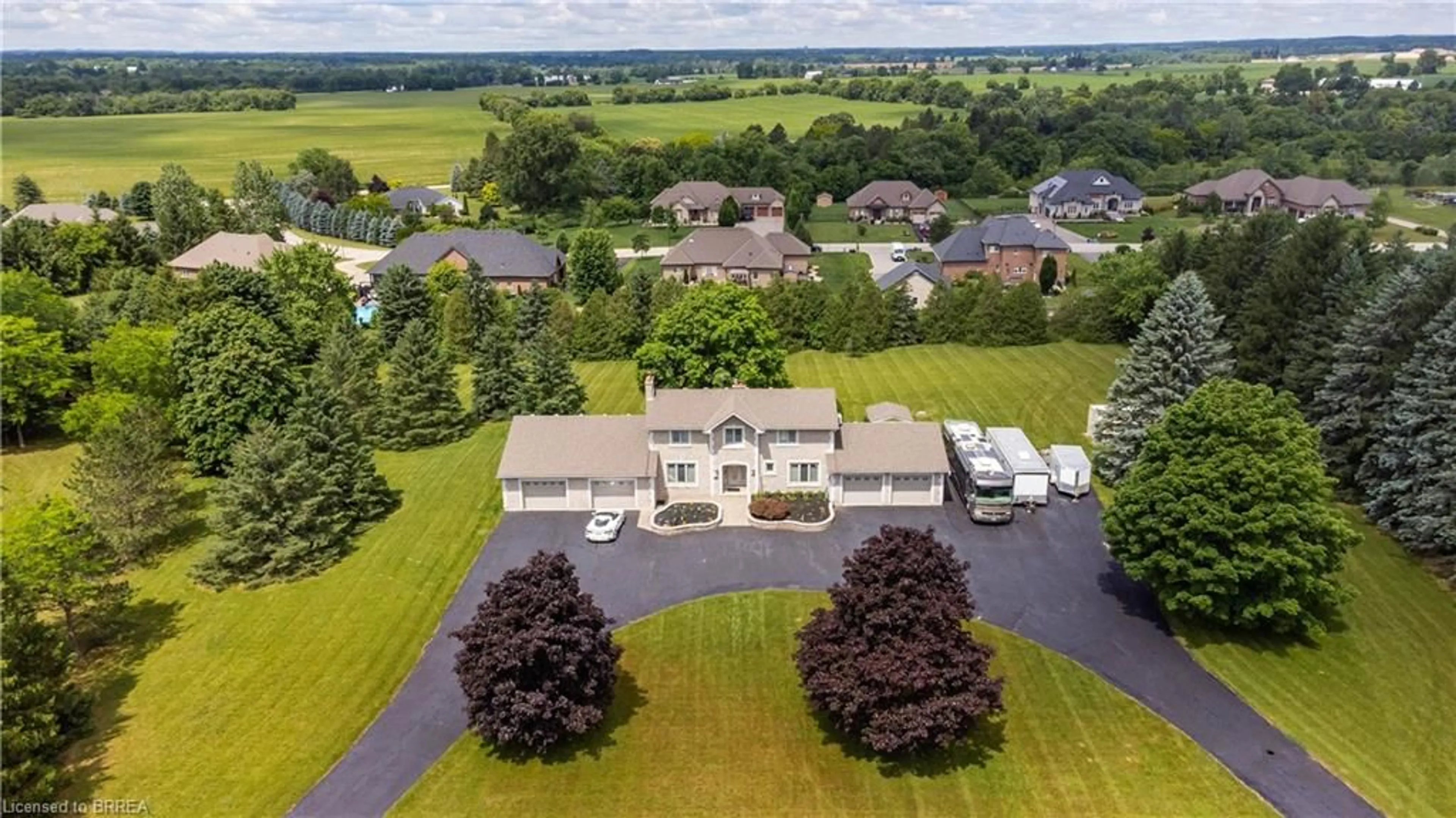 A pic from outside/outdoor area/front of a property/back of a property/a pic from drone, unknown for 59 Highland Dr, Brantford Ontario N3T 0L5