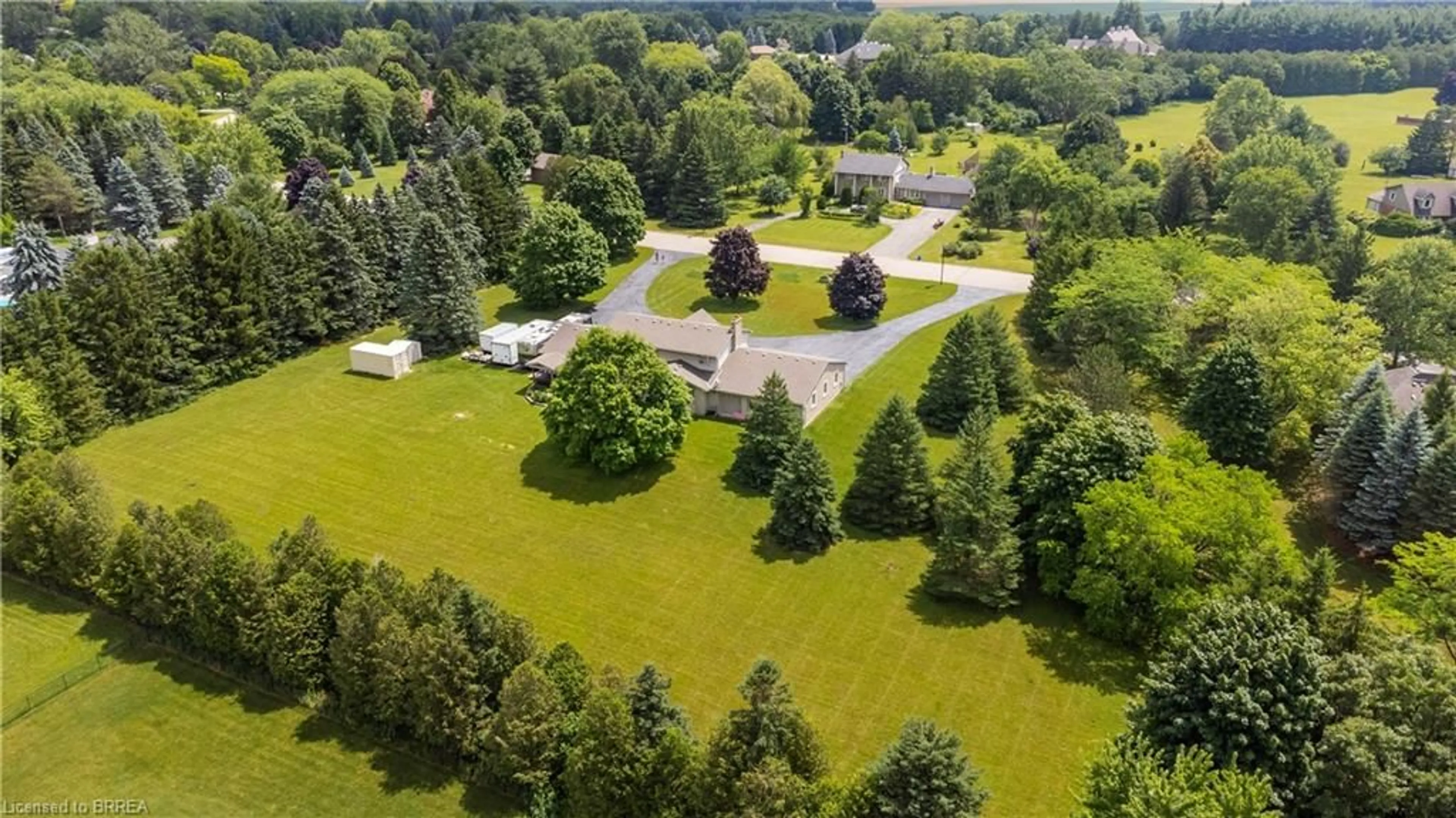 A pic from outside/outdoor area/front of a property/back of a property/a pic from drone, unknown for 59 Highland Dr, Brantford Ontario N3T 0L5