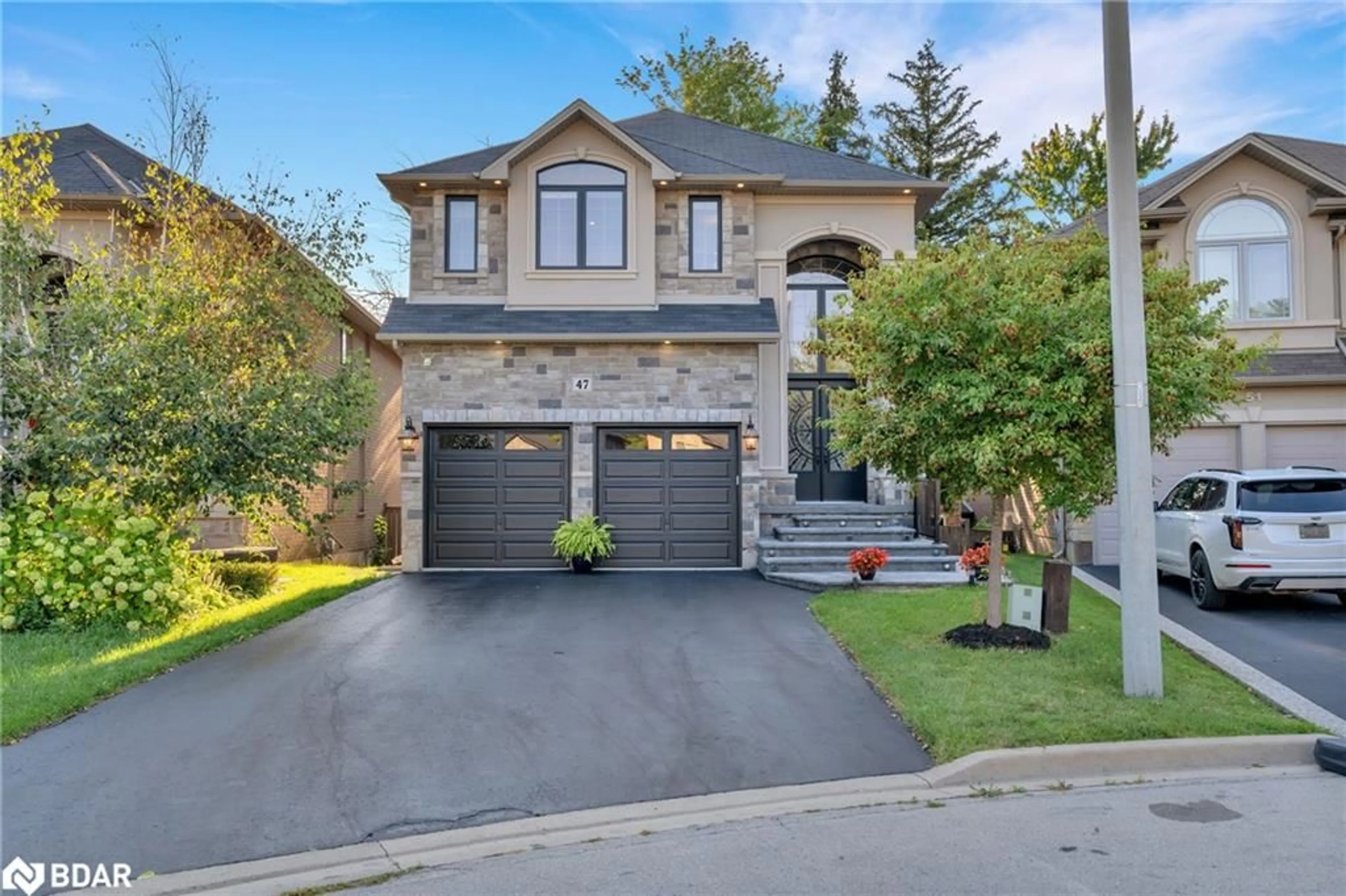 Home with brick exterior material, street for 47 Lorupe Crt, Ancaster Ontario L8G 0B4