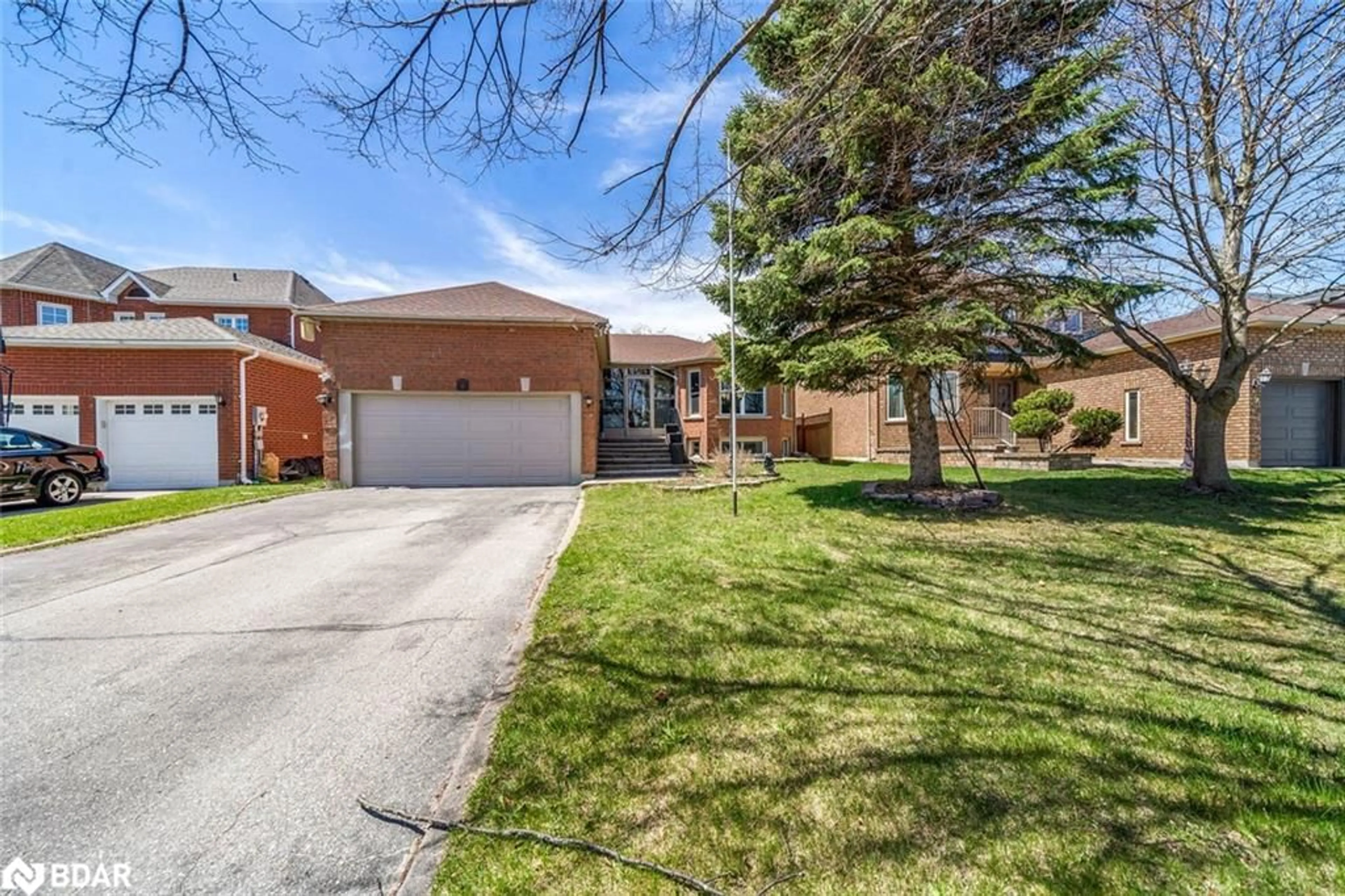 Home with brick exterior material, street for 32 Brown St, Barrie Ontario L4N 7V4