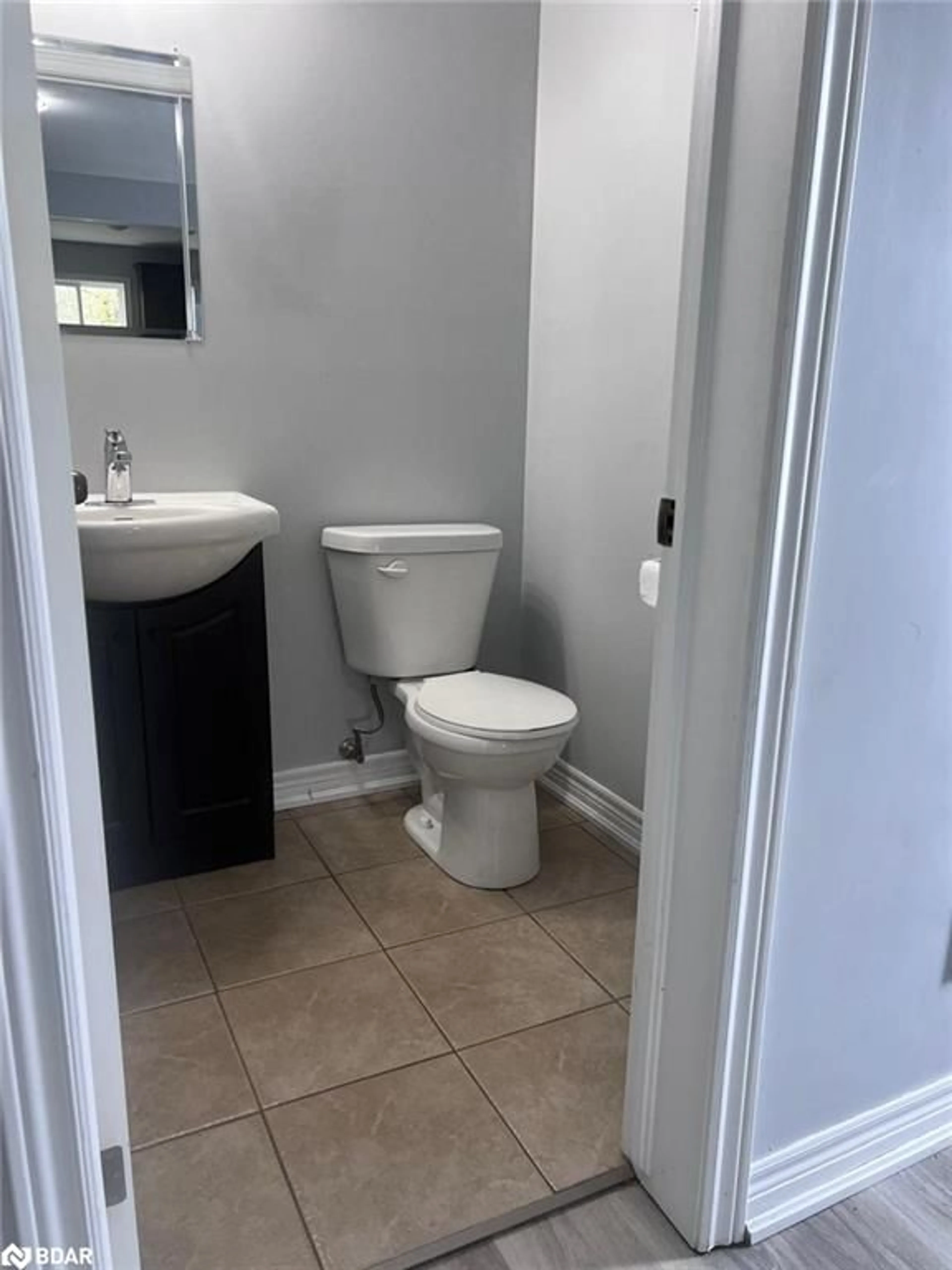 Standard bathroom, floor is not visible for 36A Kent Street St, St. Catharines Ontario L2S 1H2