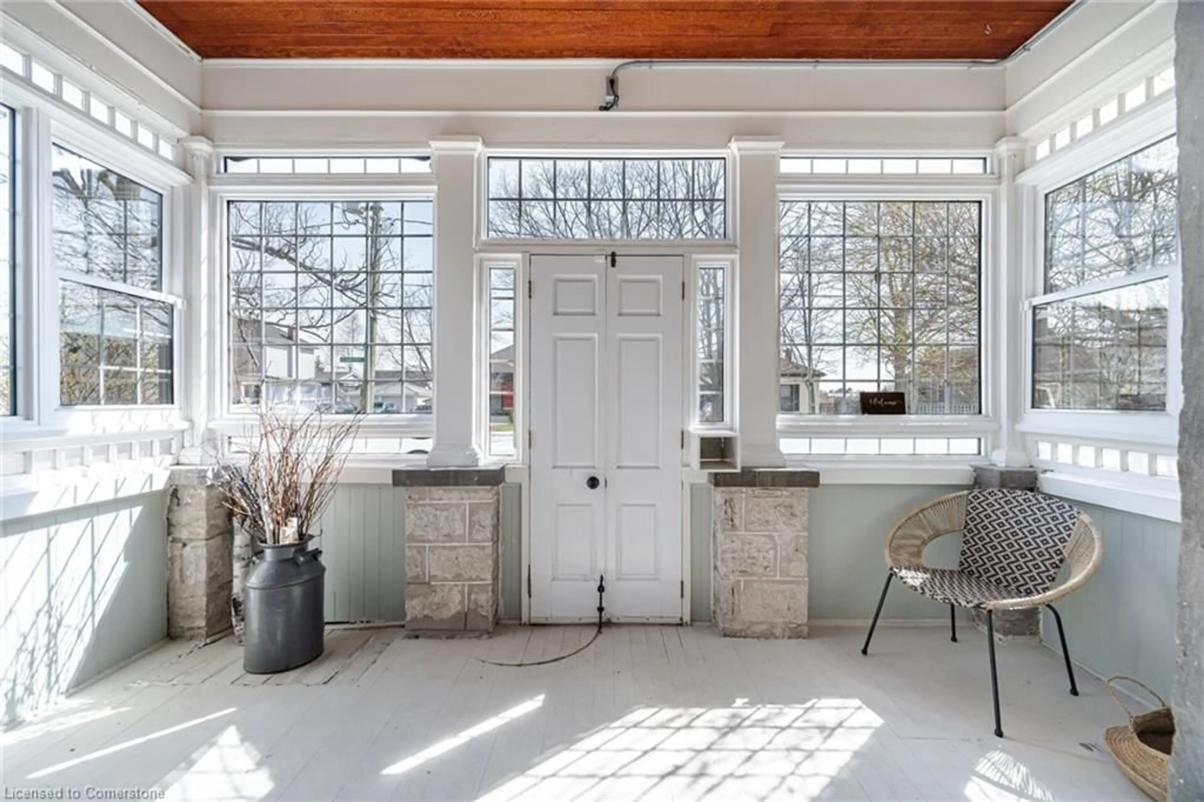 Indoor entryway for 82 Glenmorris St, Cambridge Ontario N1S 2Y7