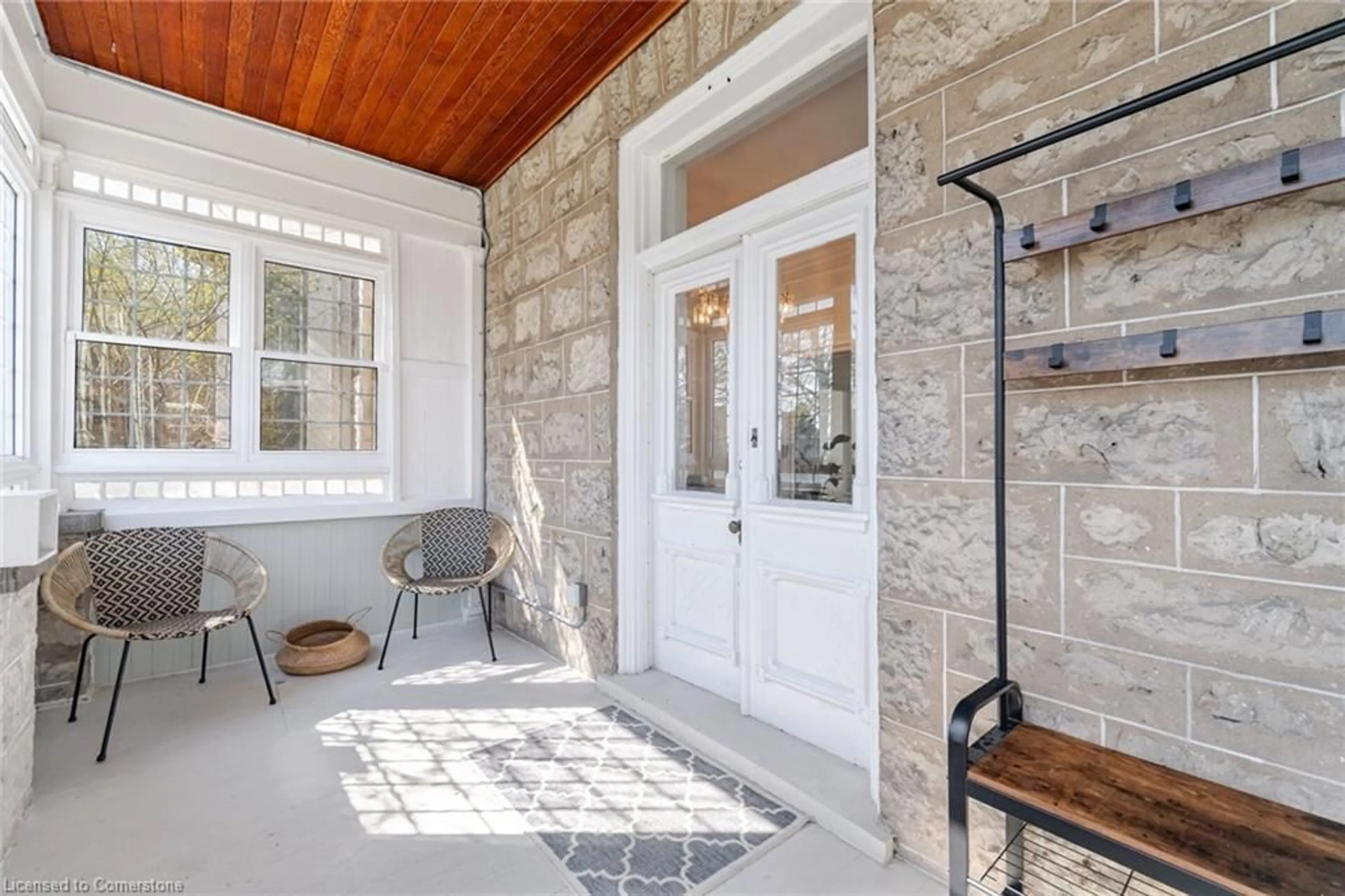 Indoor entryway for 82 Glenmorris St, Cambridge Ontario N1S 2Y7