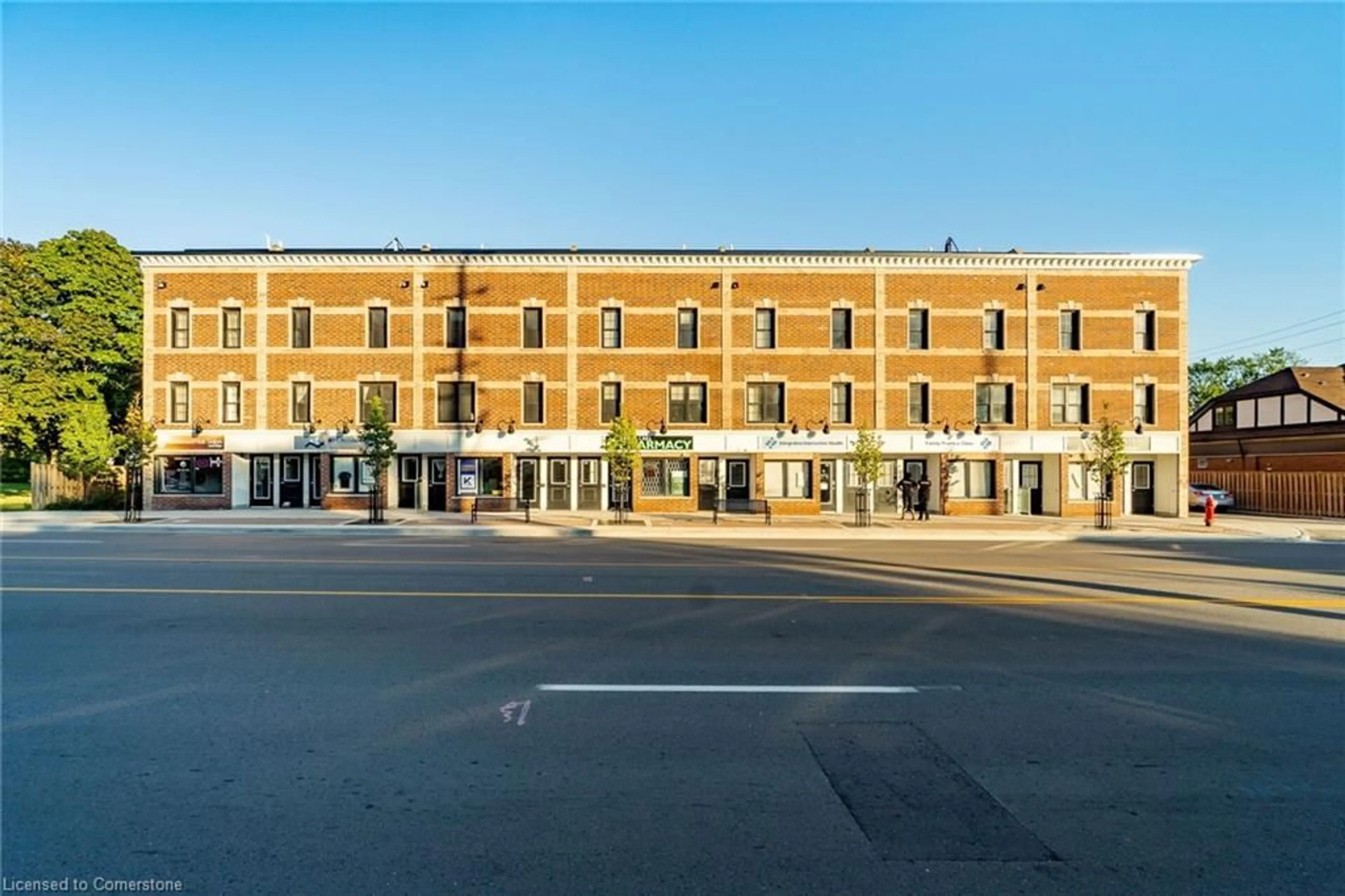 Patio, street for 760 Lakeshore Rd #206, Mississauga Ontario L5E 1C7