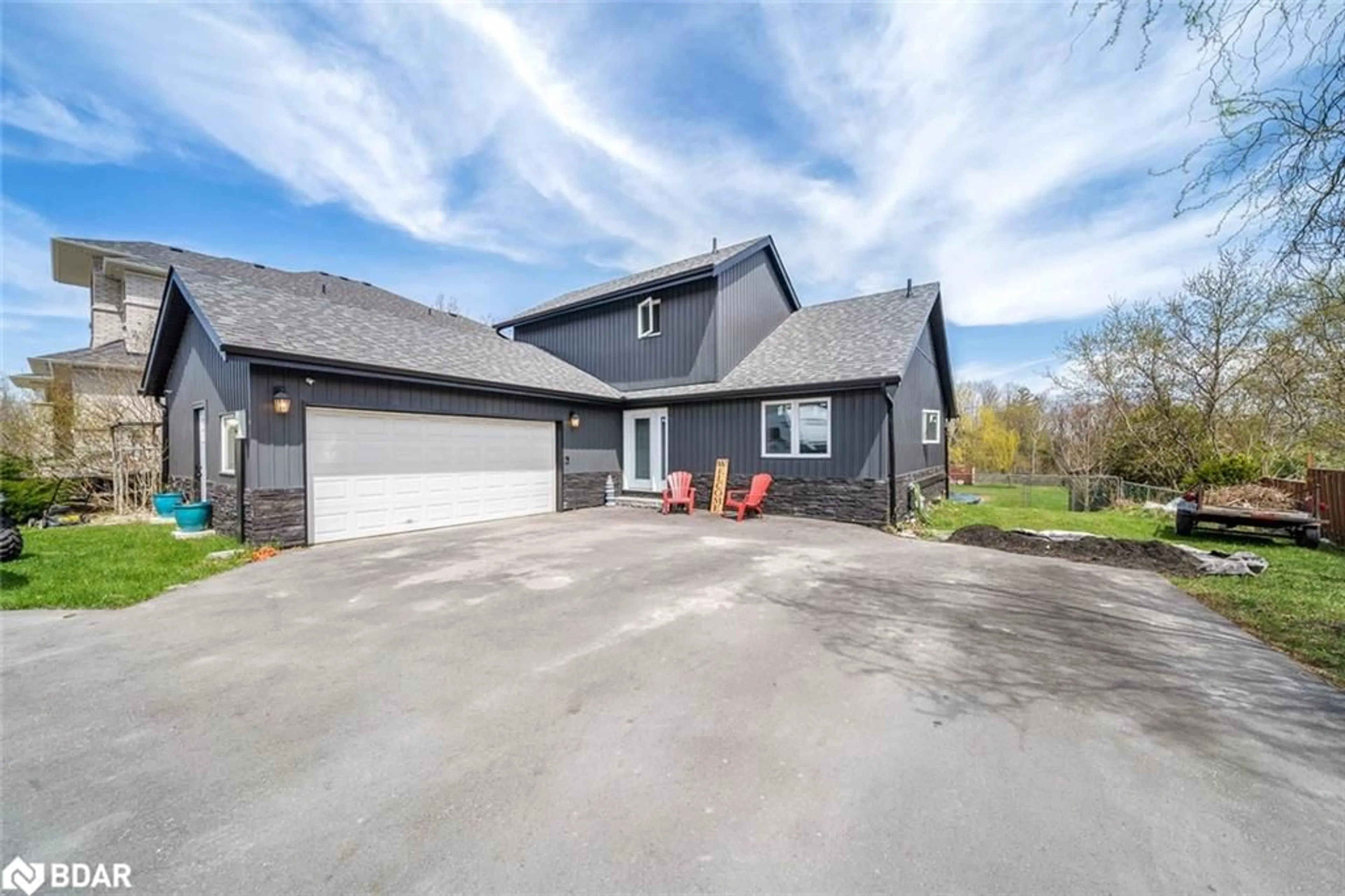 Indoor garage for 973 Church Dr, Innisfil Ontario L0L 1W0
