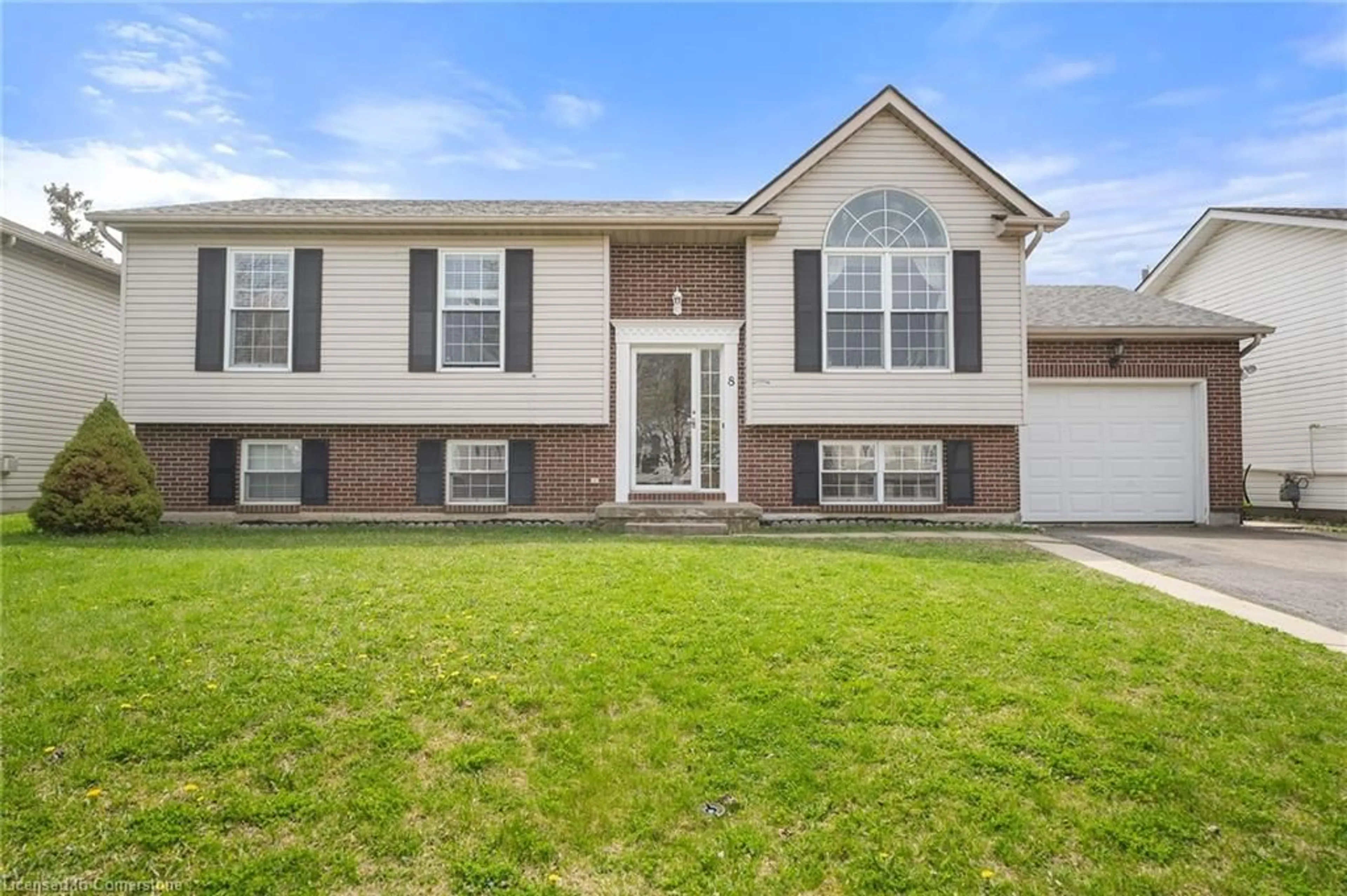 Home with vinyl exterior material, street for 8 Windle Village Cres, Thorold Ontario L2V 4Z6