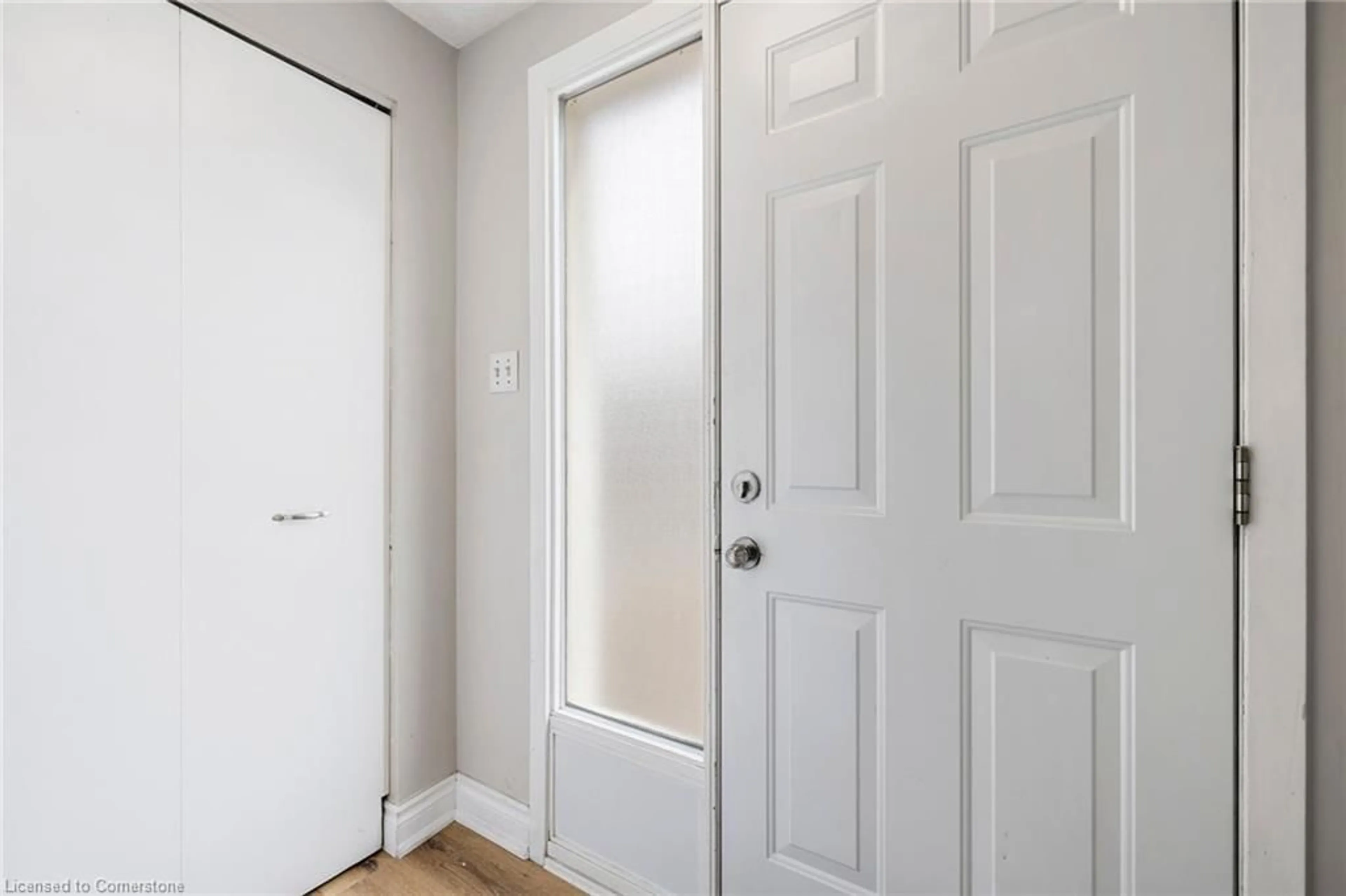 Indoor entryway for 151 Gateshead Cres #118, Stoney Creek Ontario L8G 3W1