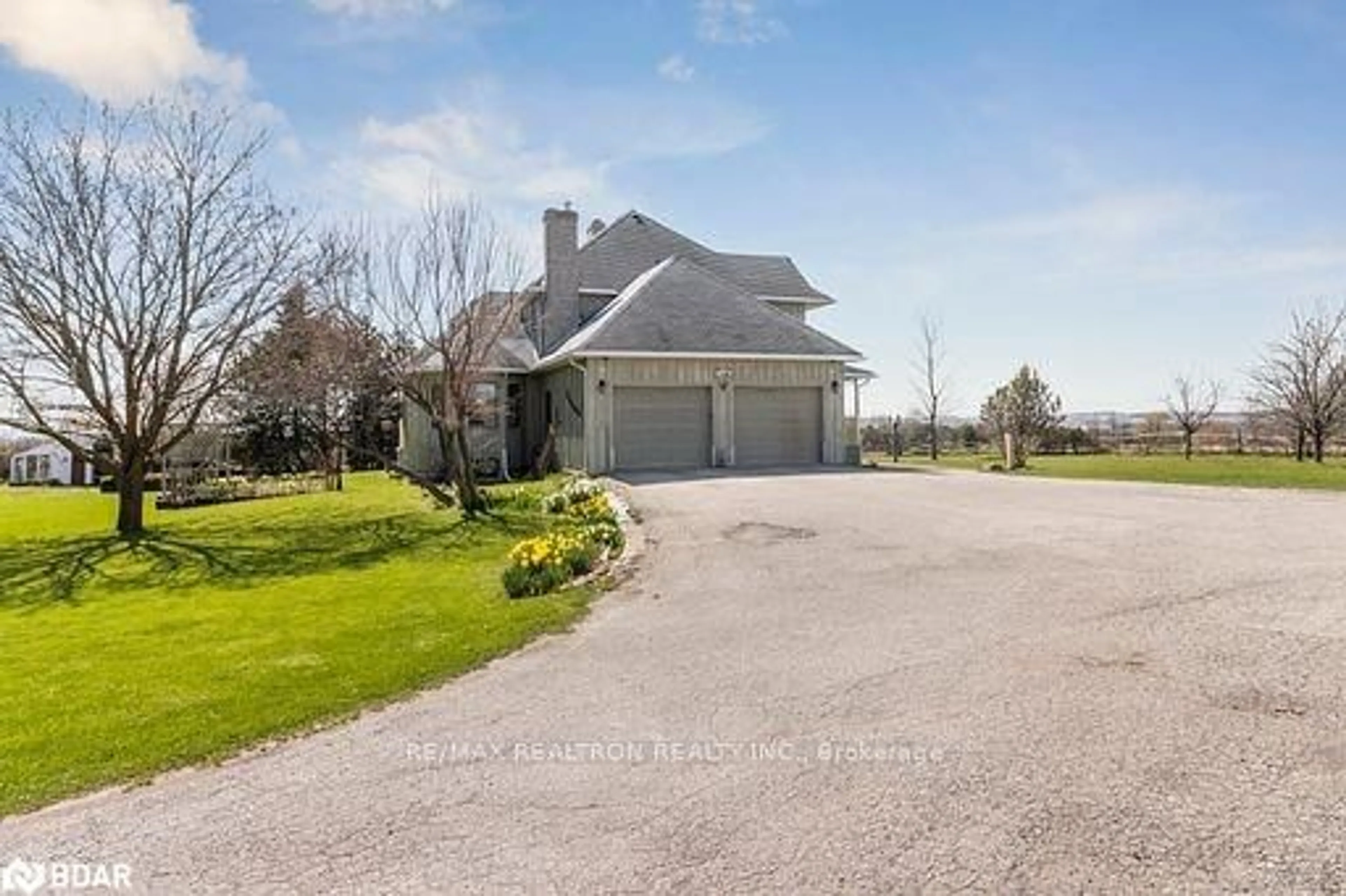 A pic from outside/outdoor area/front of a property/back of a property/a pic from drone, street for 4144 Line 12, Bradford West Gwillimbury Ontario L0L 1L0