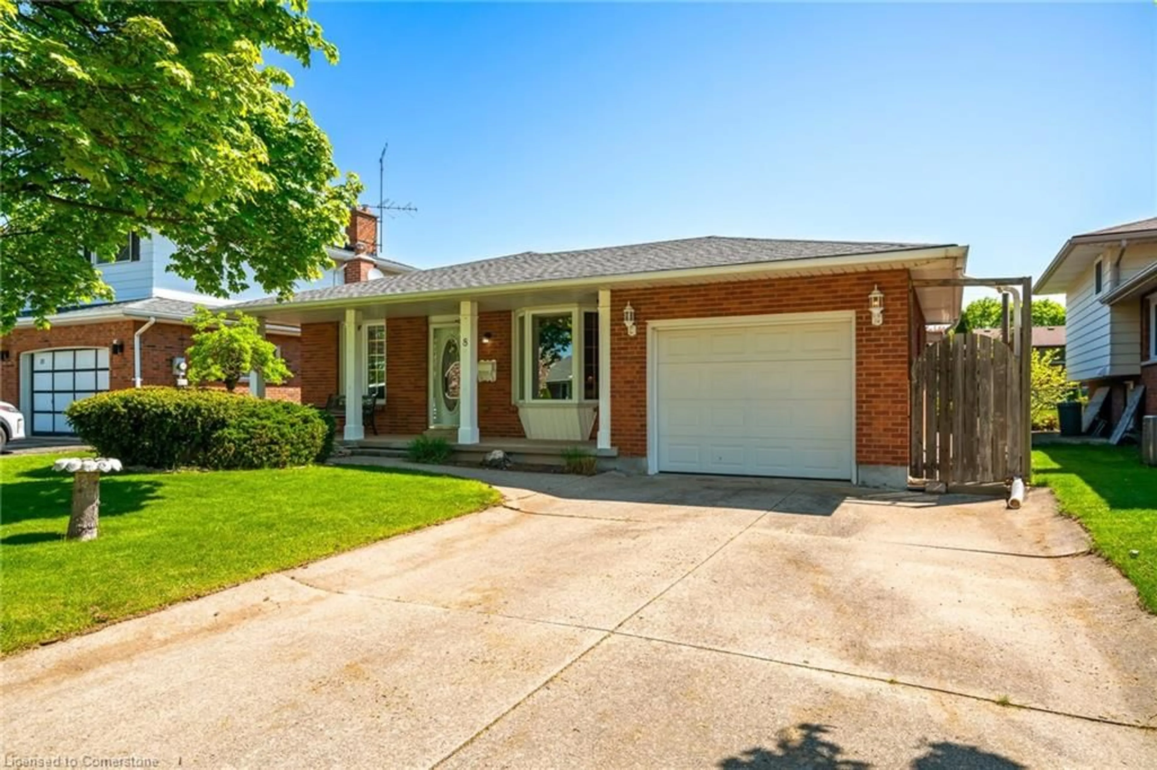 Home with brick exterior material, street for 8 Dolly Cir, St. Catharines Ontario L2P 3T2