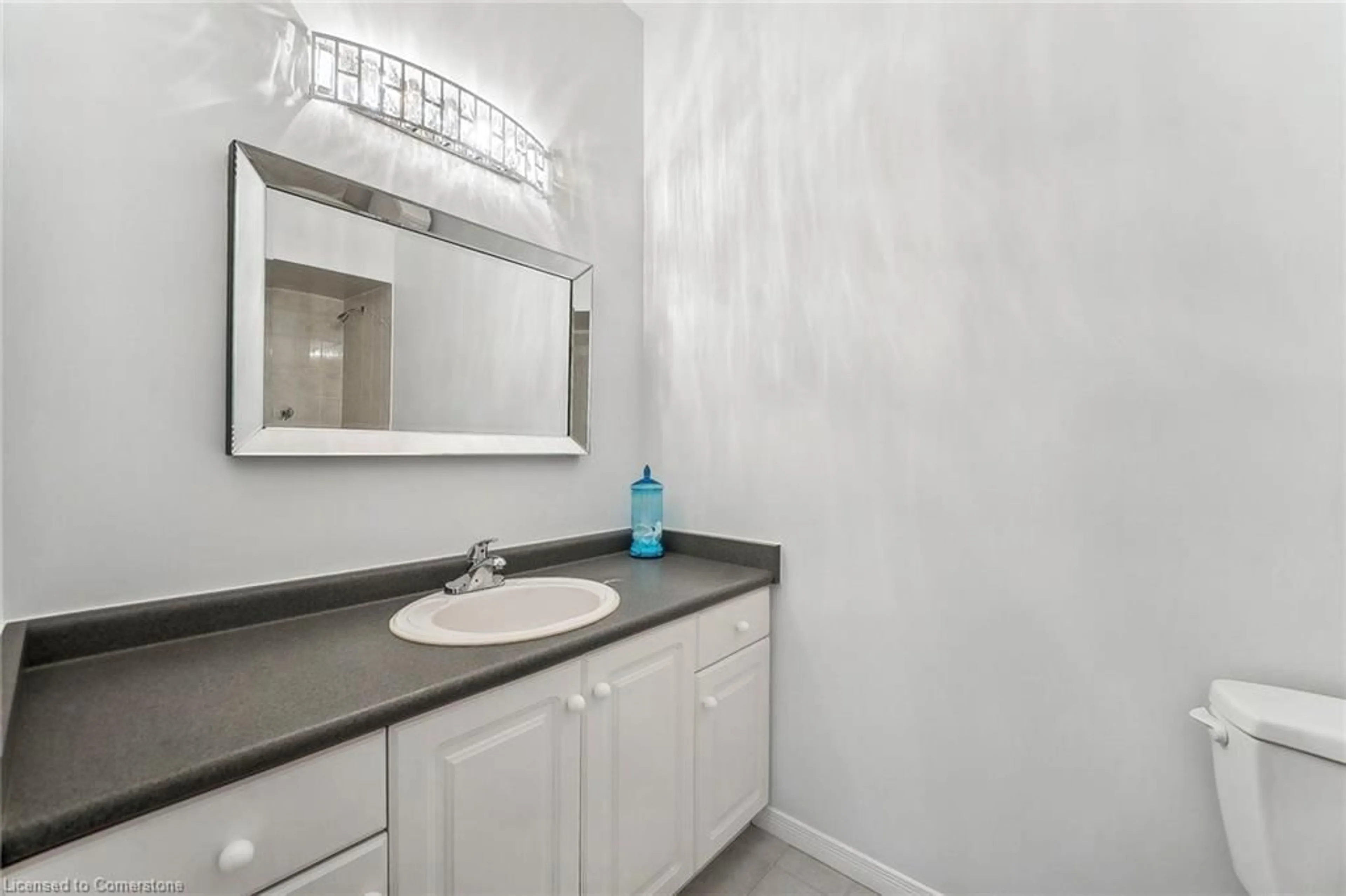 Standard bathroom, ceramic/tile floor for 212 Stonehenge Dr #TH 2, Ancaster Ontario L9K 1N5