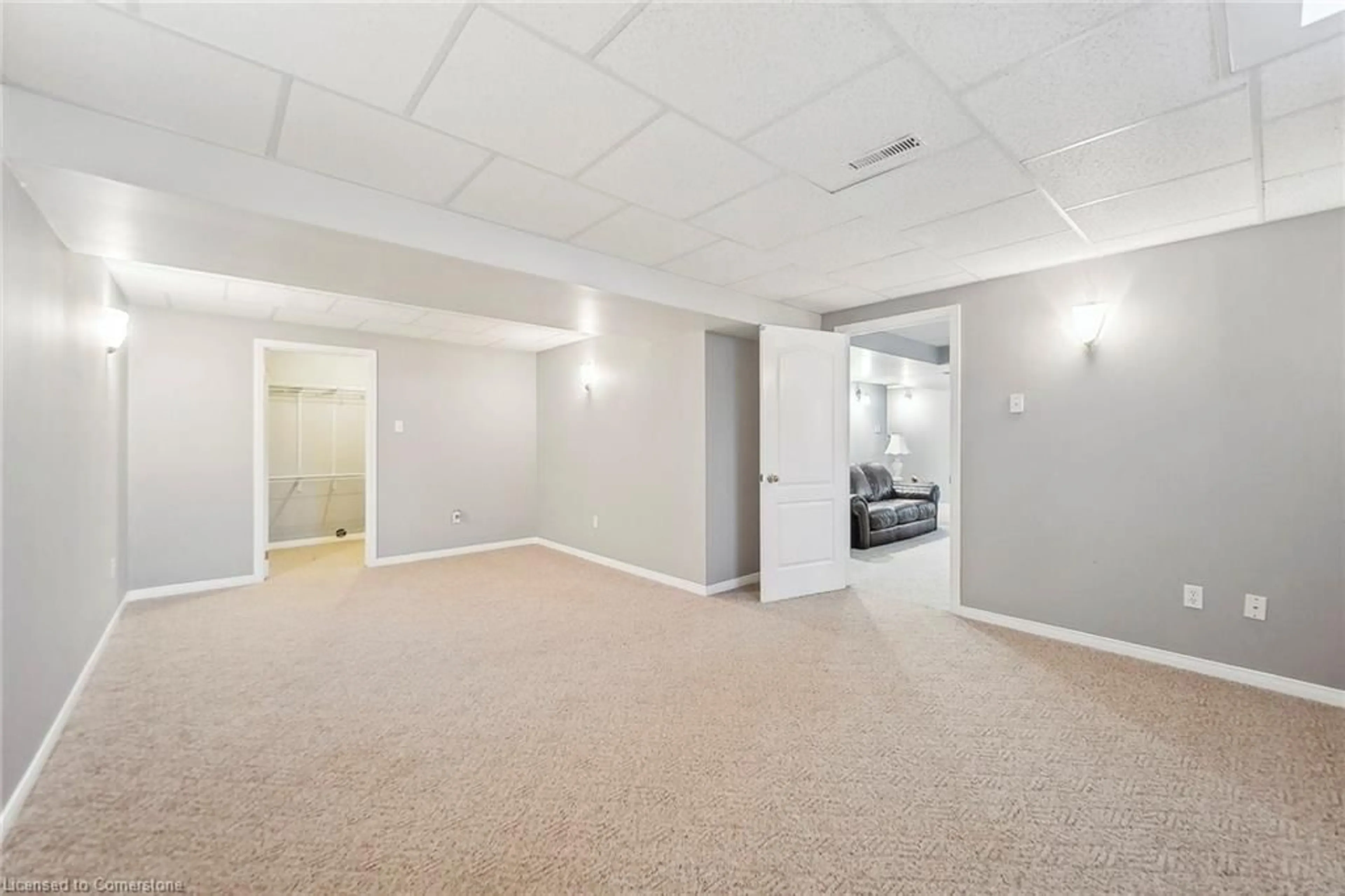 A pic of a room for 212 Stonehenge Dr #TH 2, Ancaster Ontario L9K 1N5