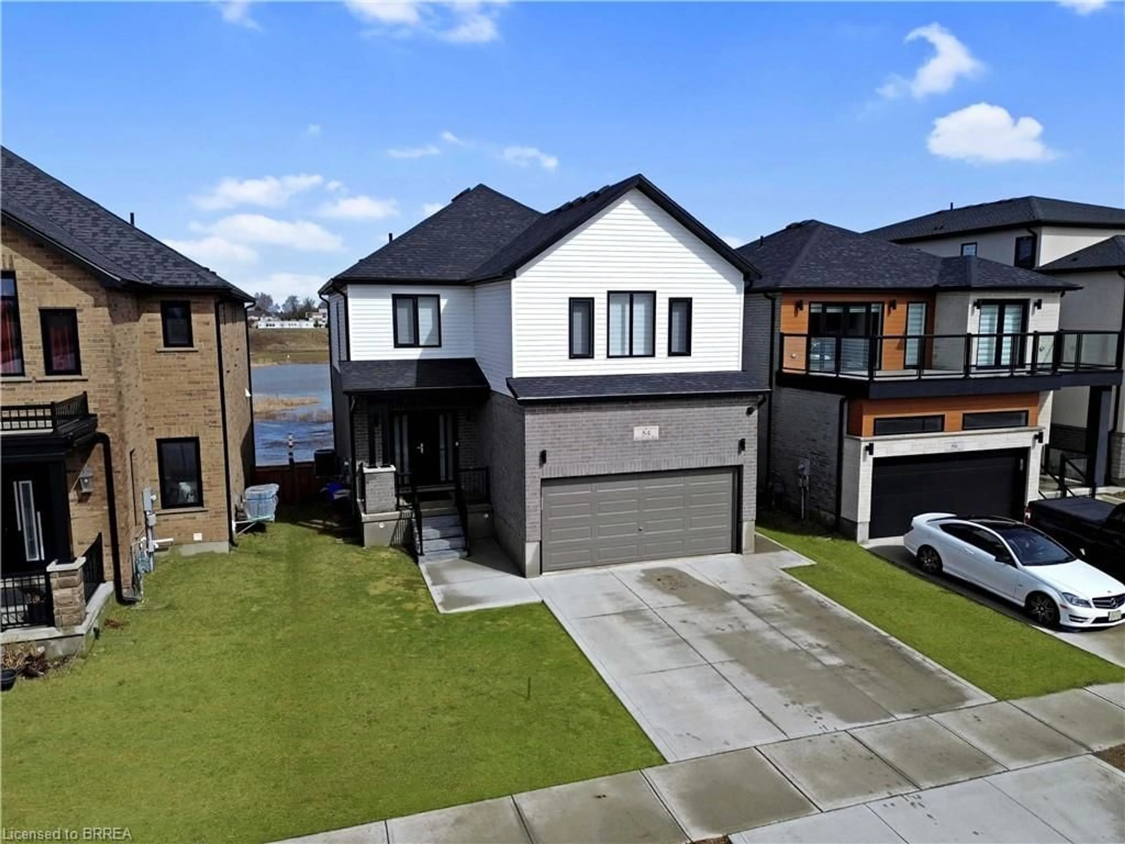 A pic from outside/outdoor area/front of a property/back of a property/a pic from drone, street for 84 Grandville Cir, Paris Ontario N3L 0J5