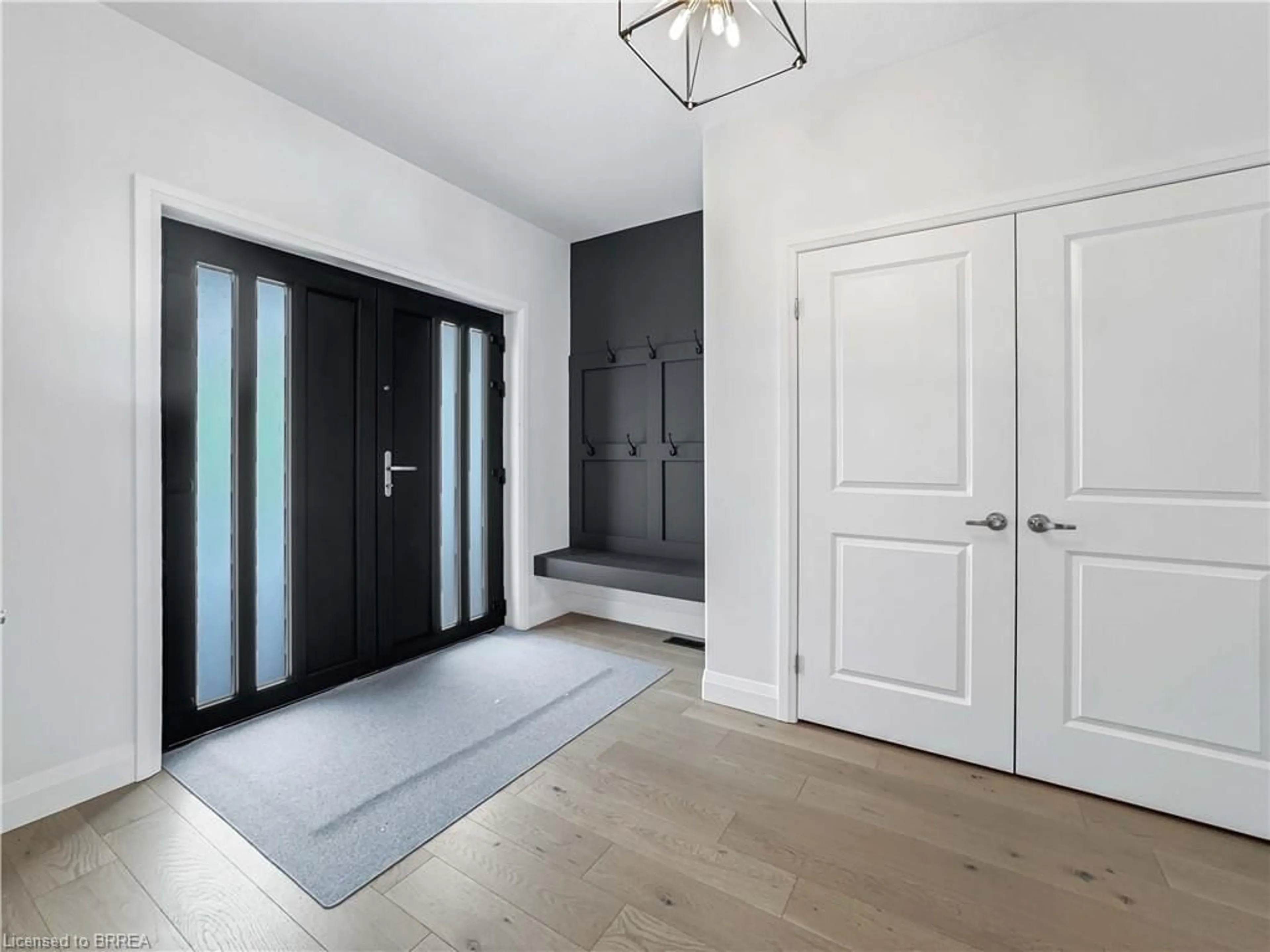 Indoor entryway for 84 Grandville Cir, Paris Ontario N3L 0J5