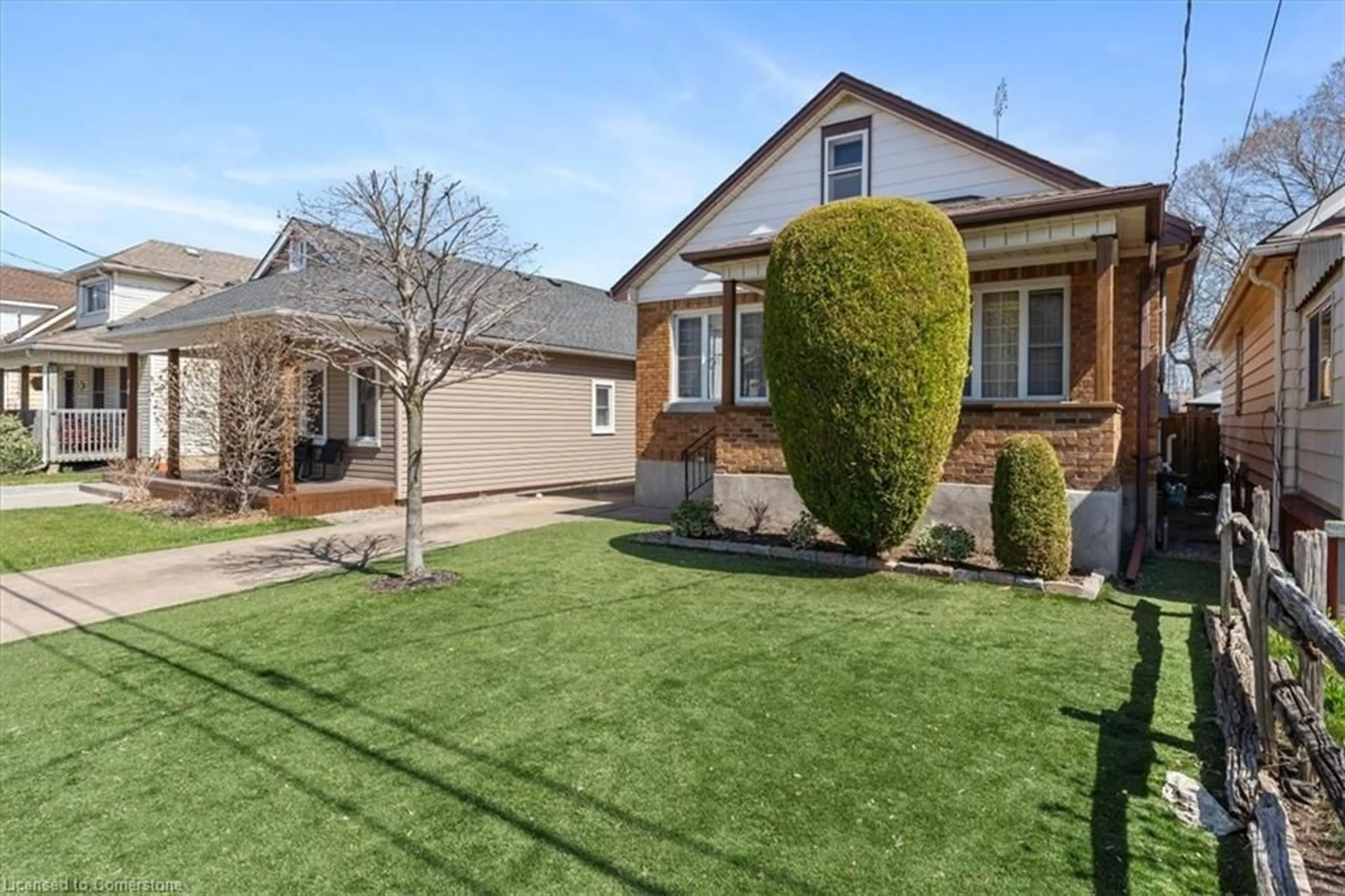 A pic from outside/outdoor area/front of a property/back of a property/a pic from drone, street for 26 Elberta St, St. Catharines Ontario L2M 5M5