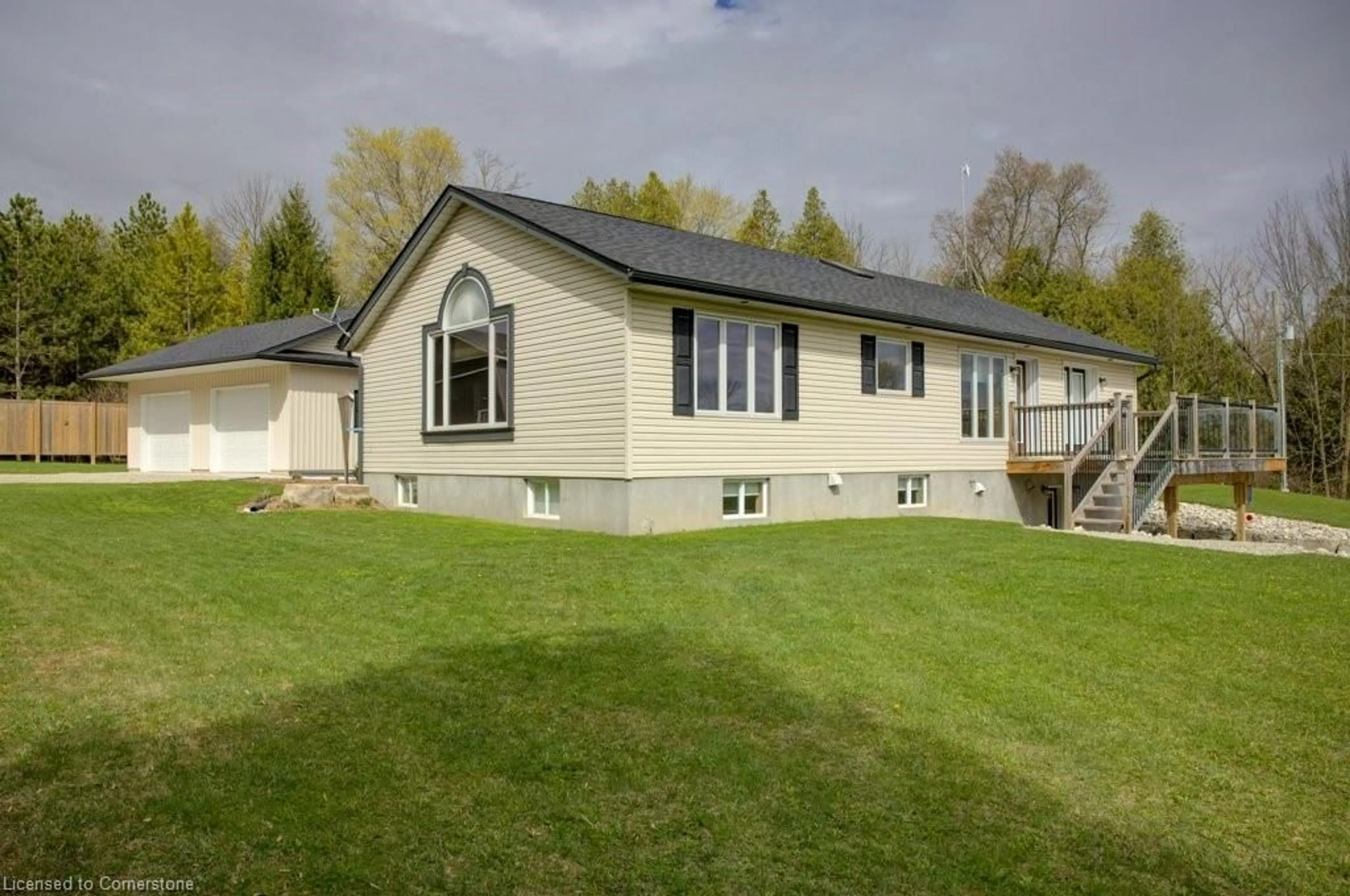 Home with vinyl exterior material, unknown for 112 Old Bridge Rd, Hanover Ontario N4N 3B8