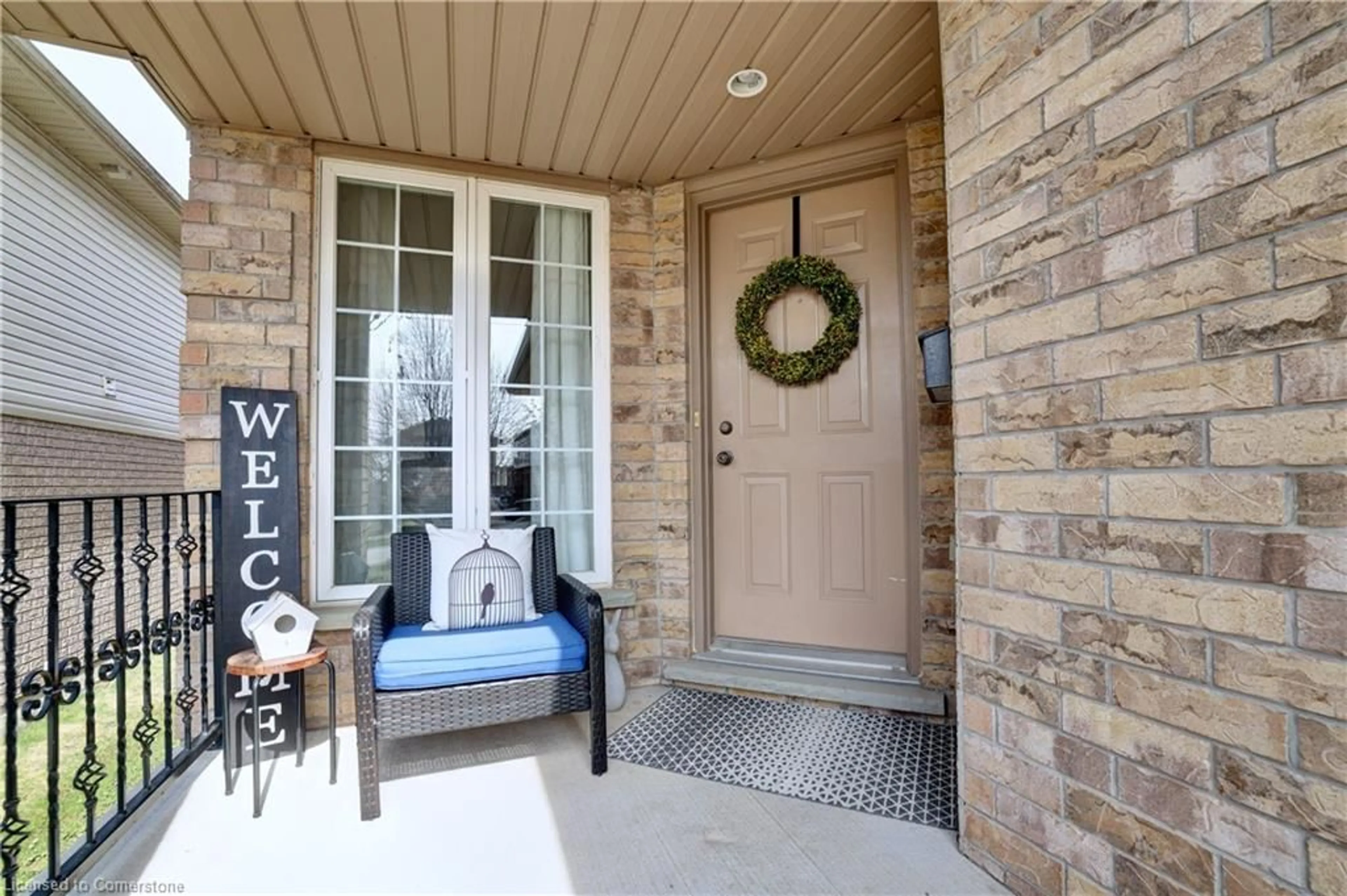 Indoor entryway for 16 Valleyhaven Lane, Guelph Ontario N1E 0A3