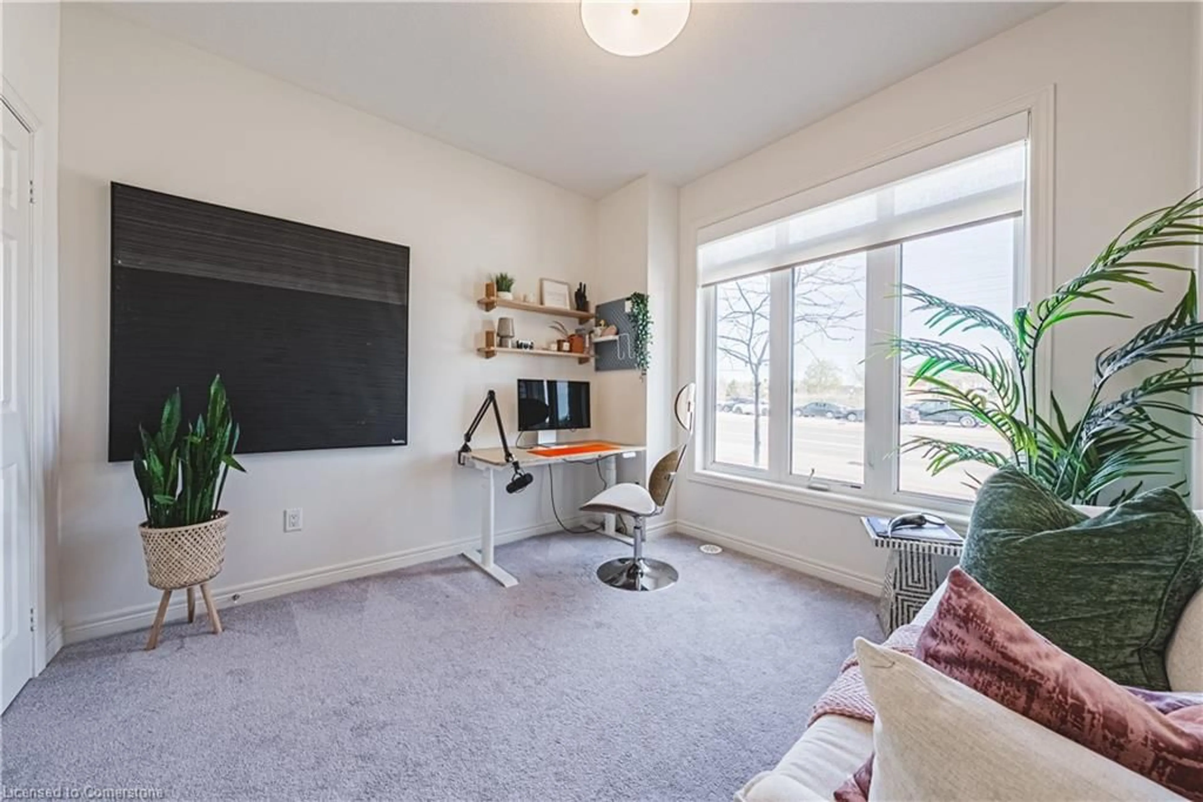 A pic of a room for 525 Dundas St, Oakville Ontario L6H 3P6