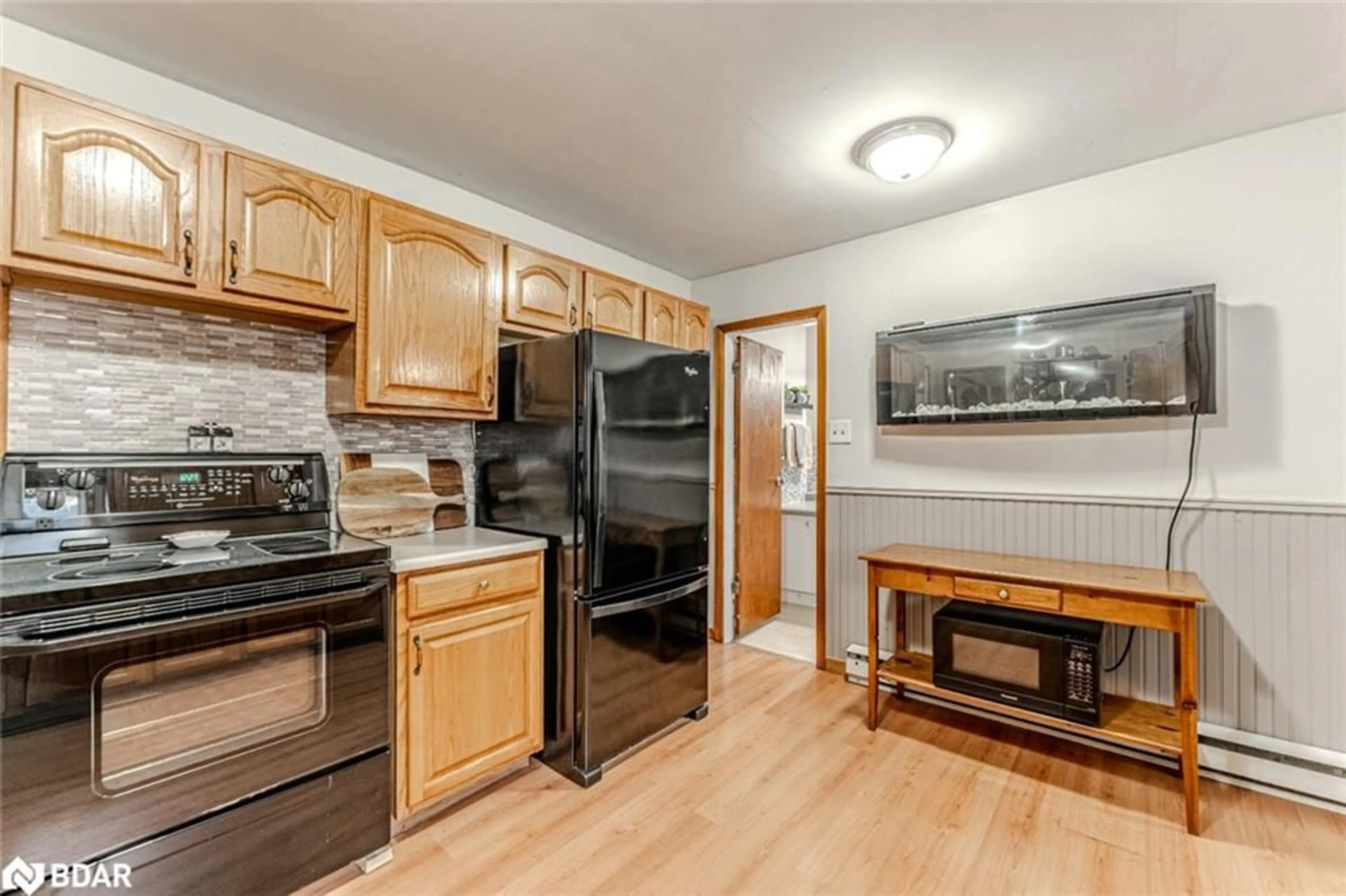 Standard kitchen, wood/laminate floor for 8343 Main Street Lisle, Lisle Ontario L0M 1M0