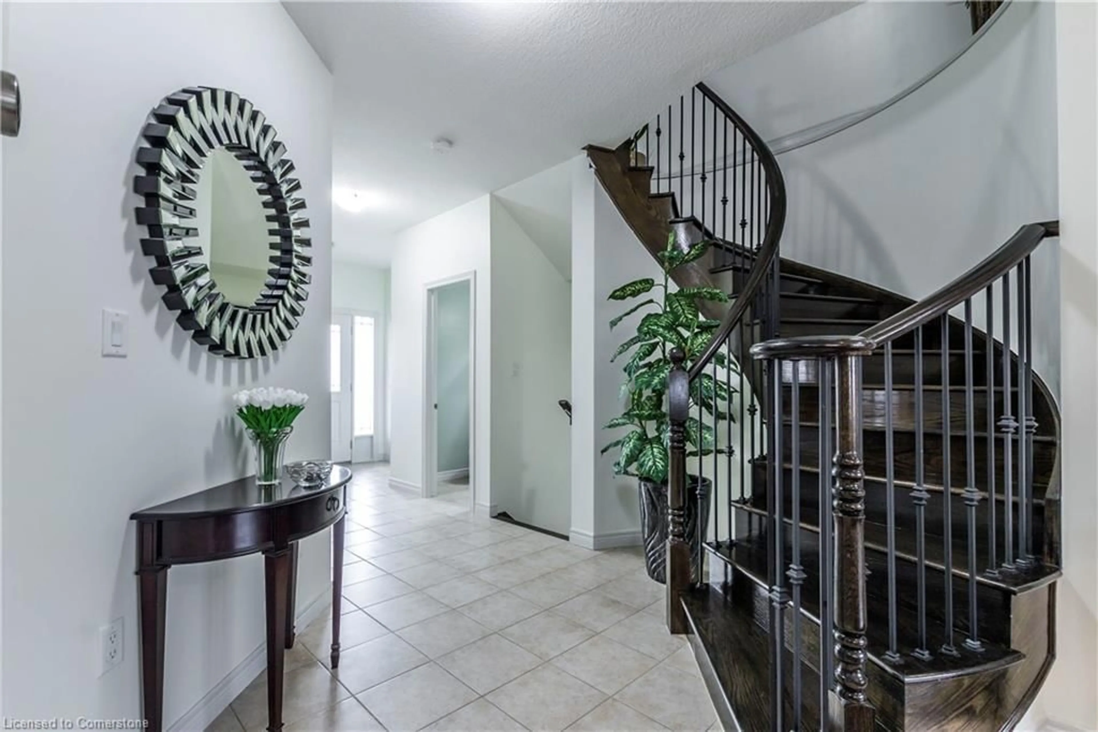 Indoor foyer for 28 Chamomile Dr, Hamilton Ontario L8W 0C1