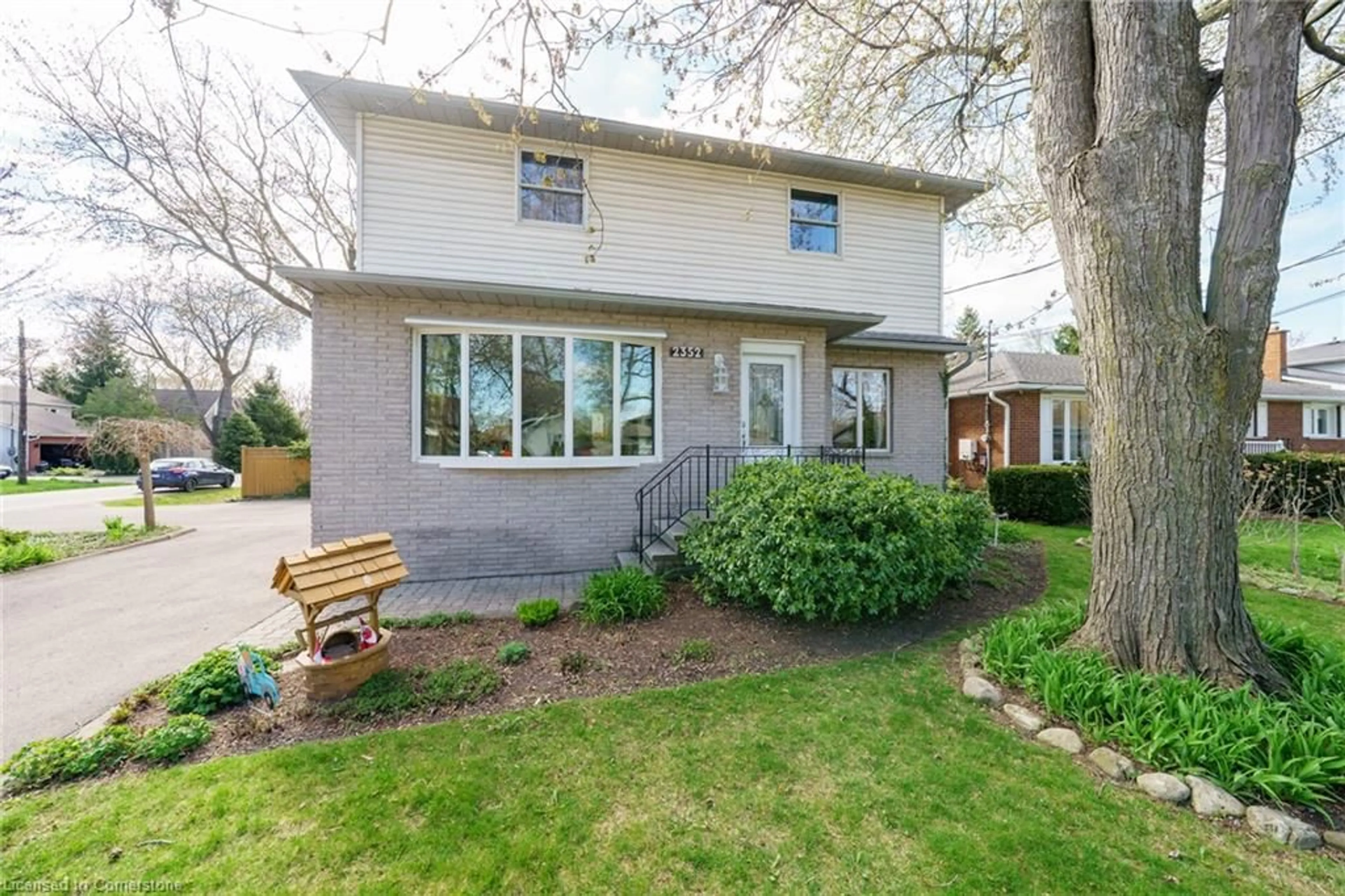 Unknown for 2352 Brinell Ave, Burlington Ontario L7R 3P5