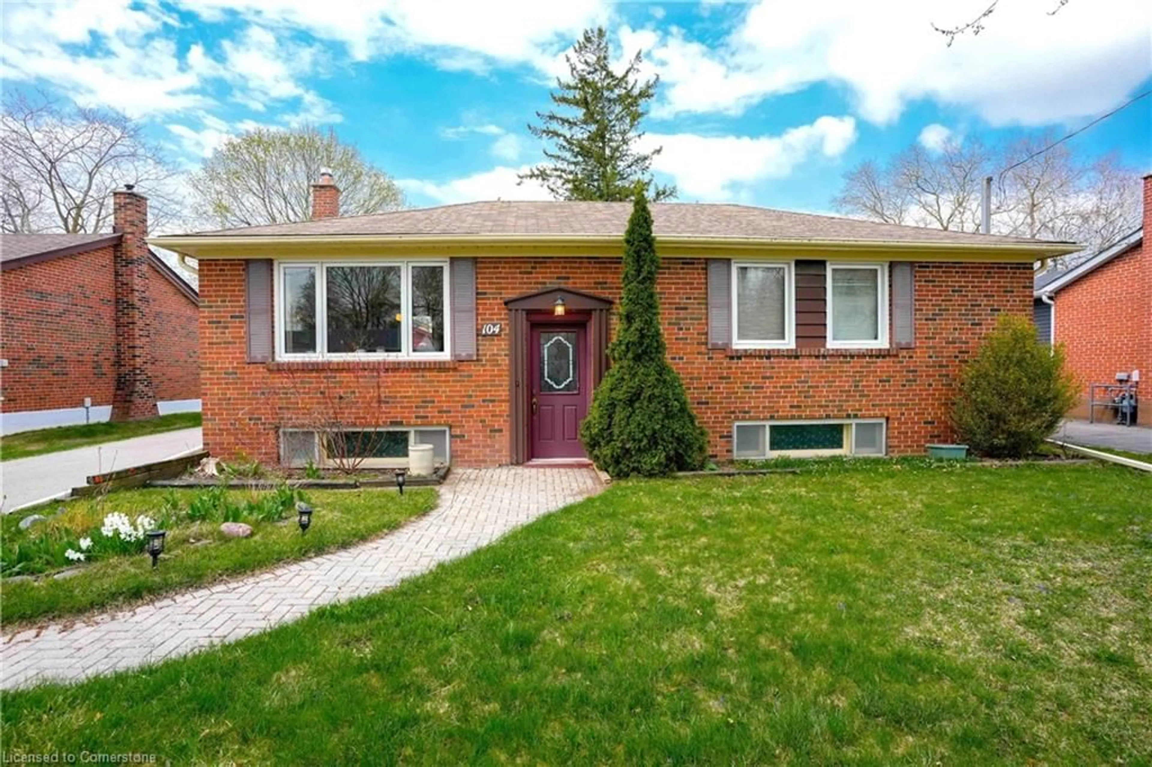 Home with brick exterior material, street for 104 Fairview Ave, Whitchurch-Stouffville Ontario L4A 1C7