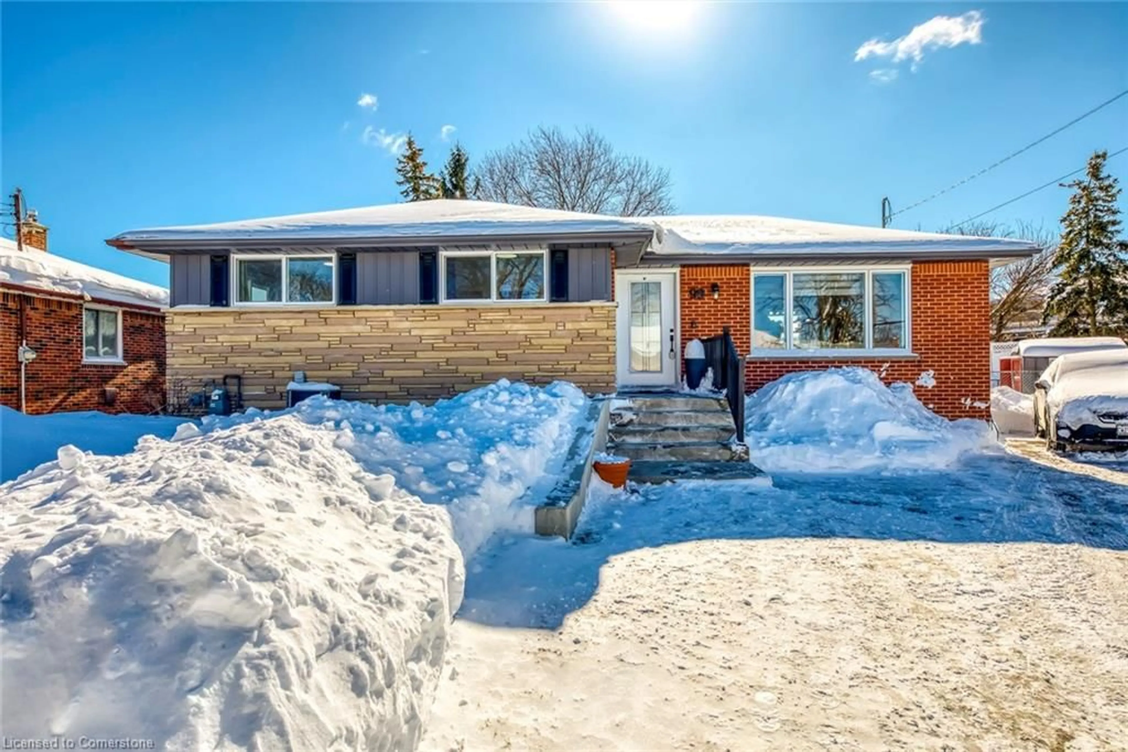 Home with brick exterior material, street for 99 Winchester Blvd, Hamilton Ontario L8T 2M9