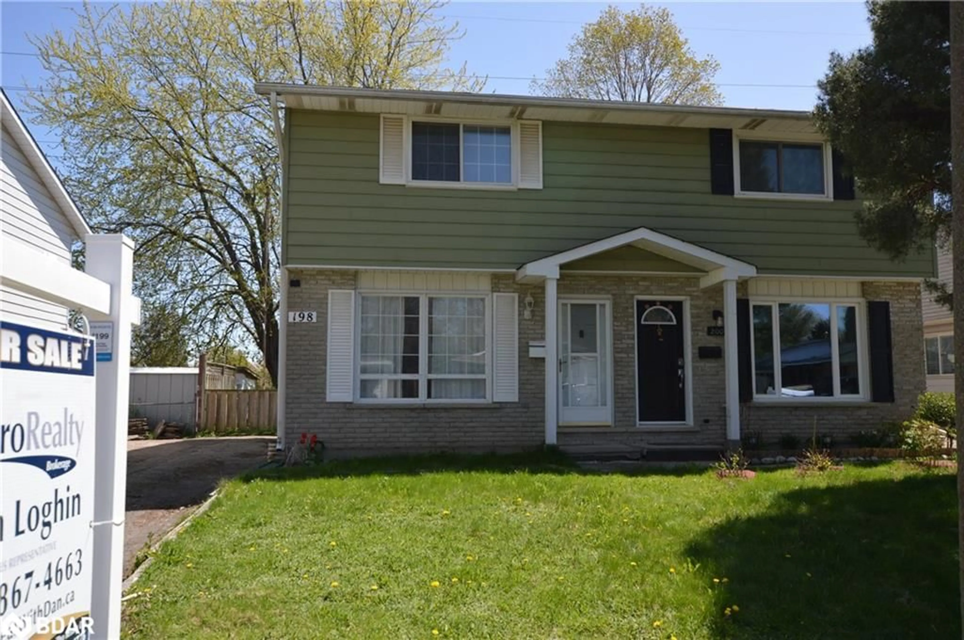 Home with vinyl exterior material, street for 198 Pinedale Dr, Kitchener Ontario N2E 1K3