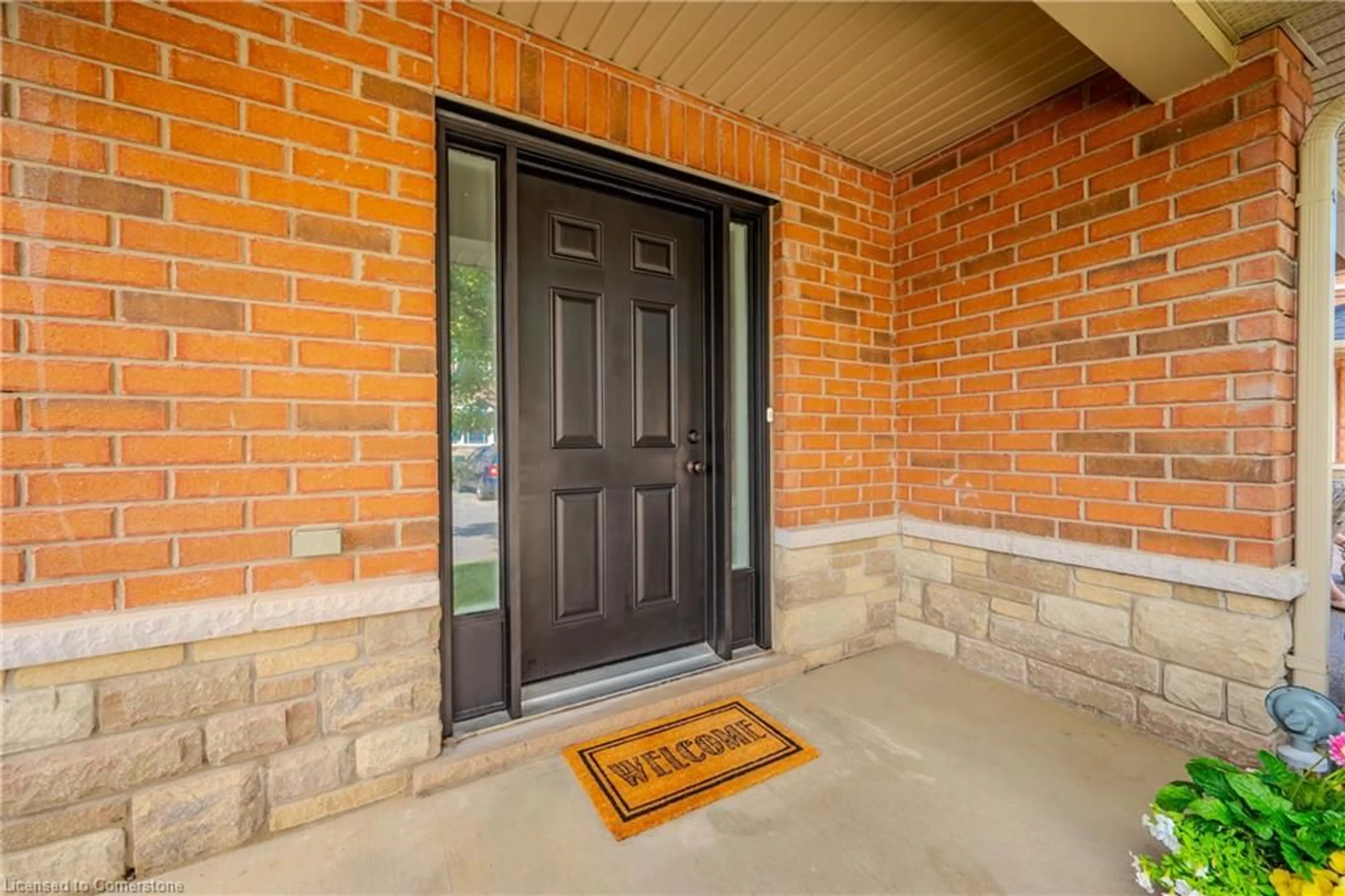 Indoor entryway for 54 Geranium Ave, Hamilton Ontario L0R 1P0