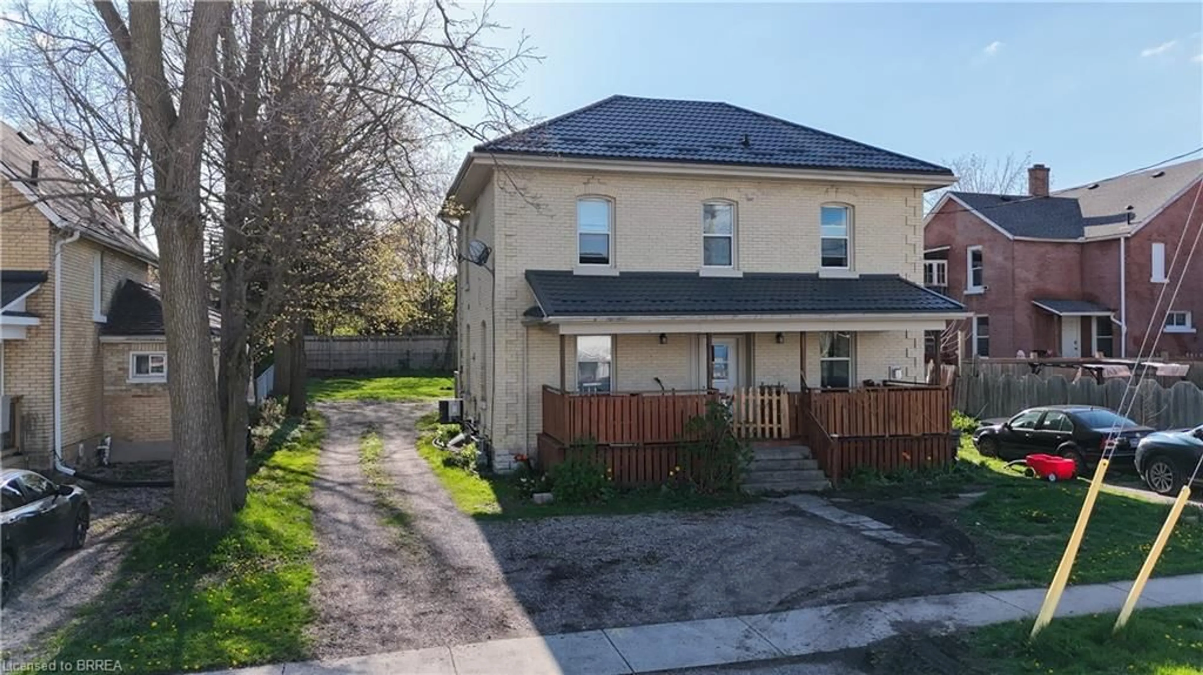 A pic from outside/outdoor area/front of a property/back of a property/a pic from drone, street for 34 Young St, Woodstock Ontario N4S 3L5