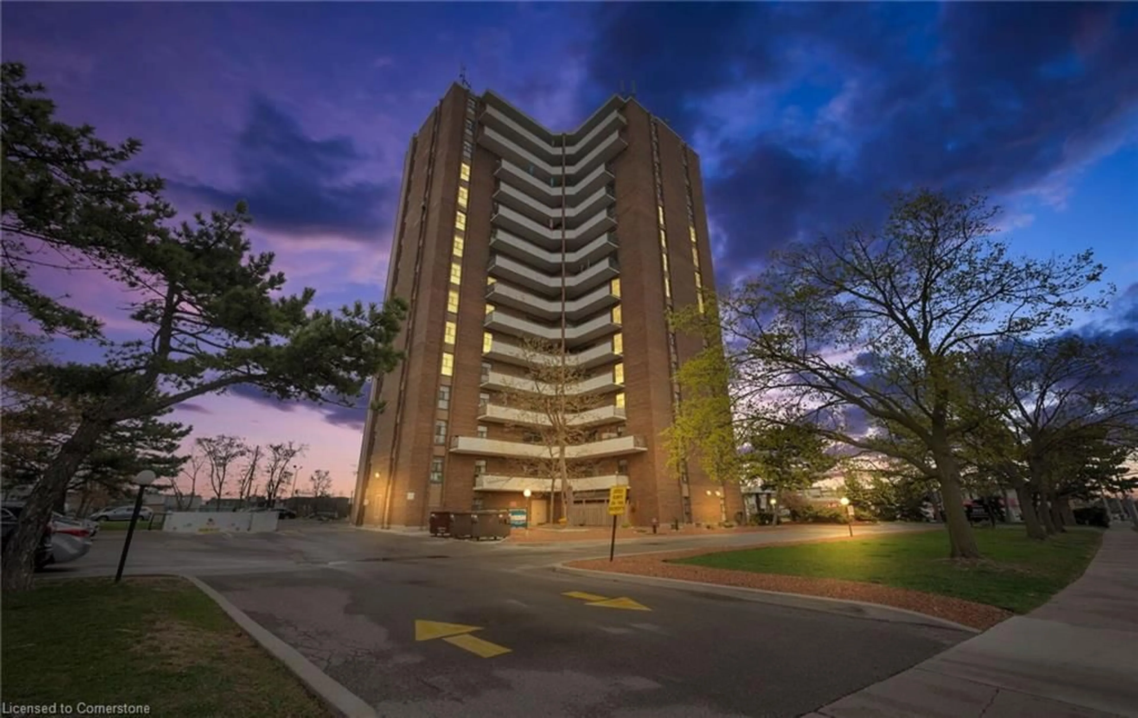 Indoor foyer for 3025 Queen Frederica Dr #201, Mississauga Ontario L5R 3E7