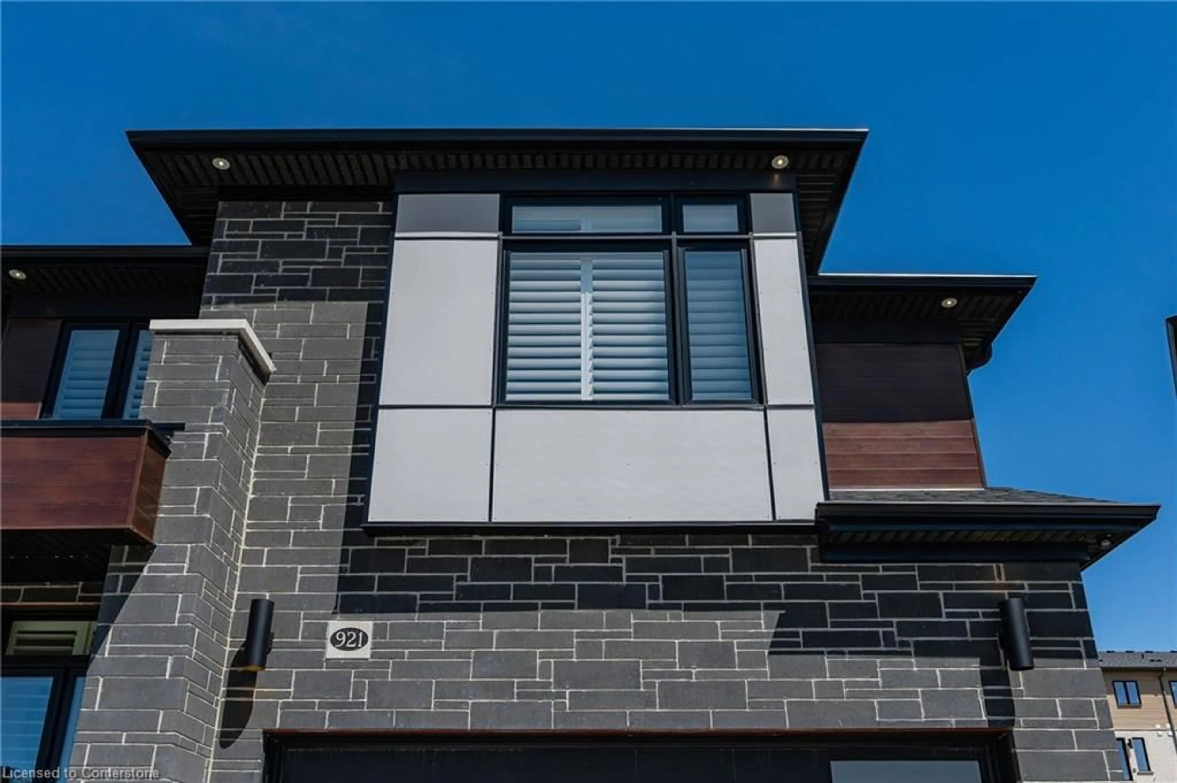 Home with brick exterior material, building for 921 Nathalie Crt, Kitchener Ontario N2E 0G3
