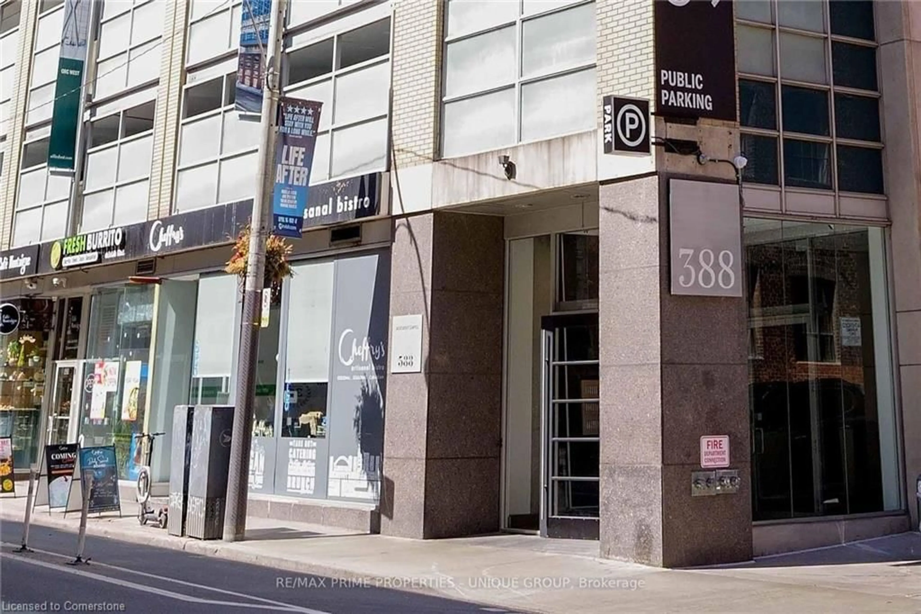 Indoor foyer for 388 Richmond St W, Toronto Ontario M5V 3P1