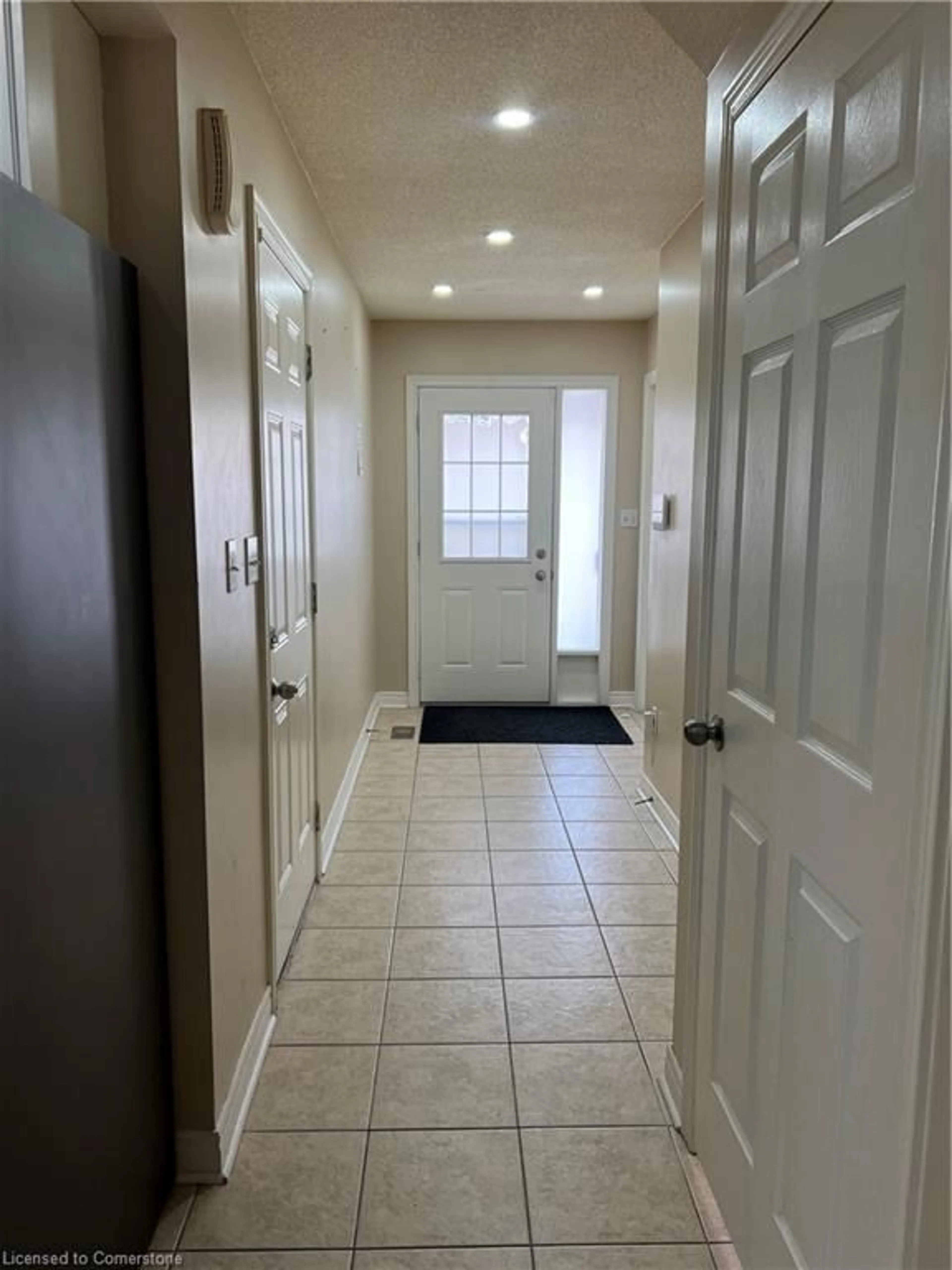 Indoor entryway for 47 Simmonds Dr, Guelph Ontario N1E 0A9