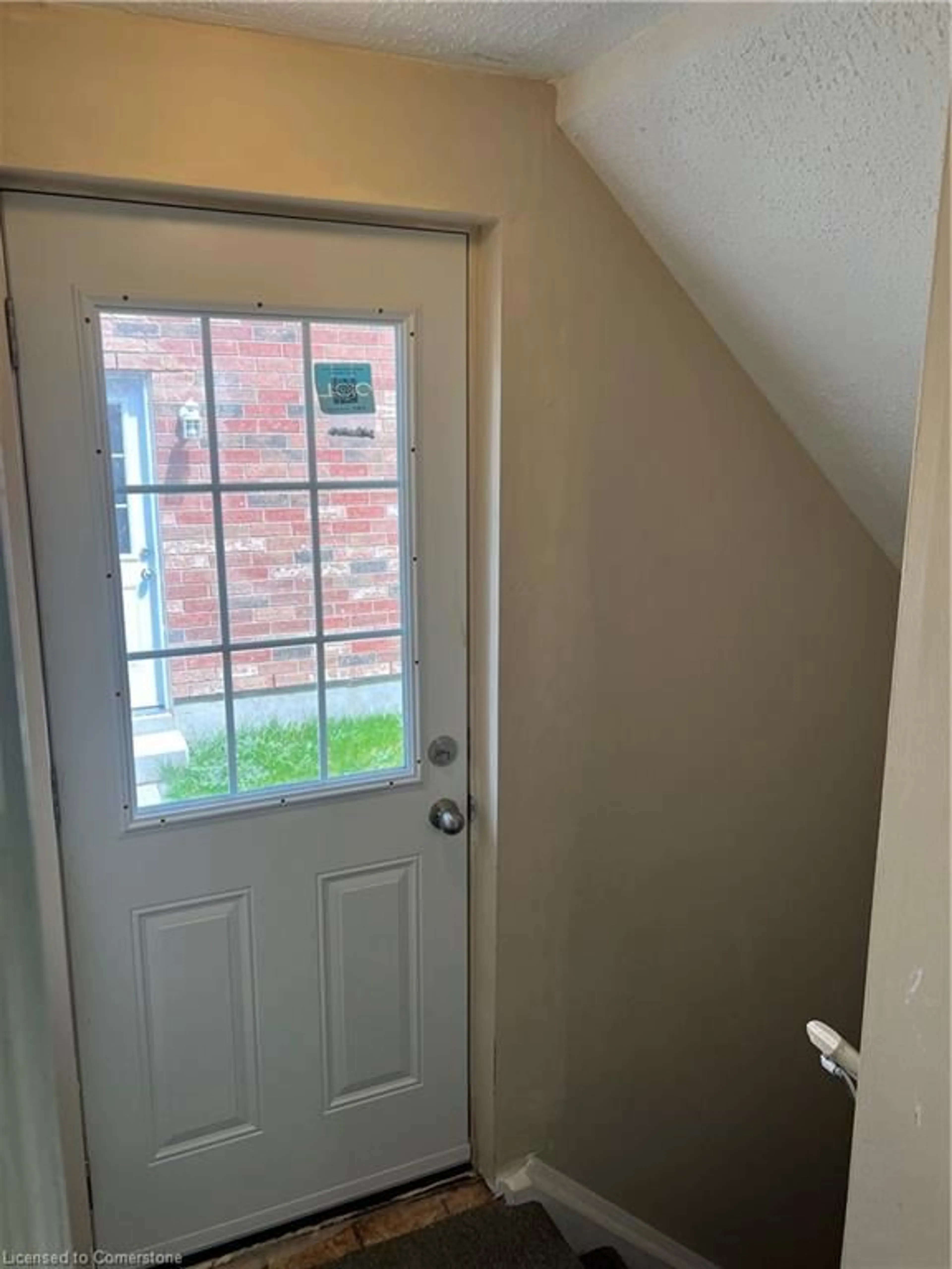 Indoor entryway for 47 Simmonds Dr, Guelph Ontario N1E 0A9