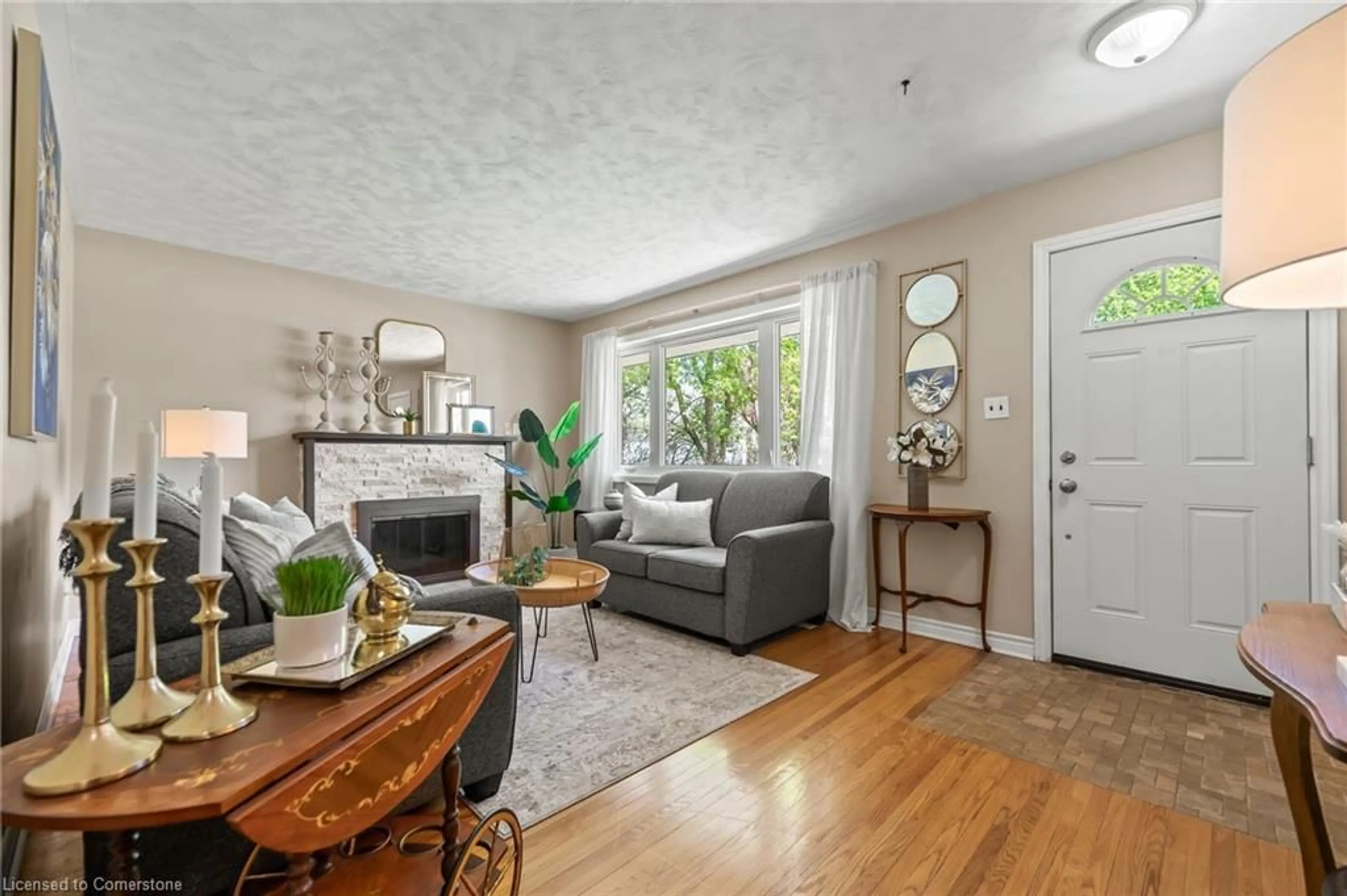 Living room with furniture, wood/laminate floor for 178 West River Rd, Cambridge Ontario N1S 2Z8