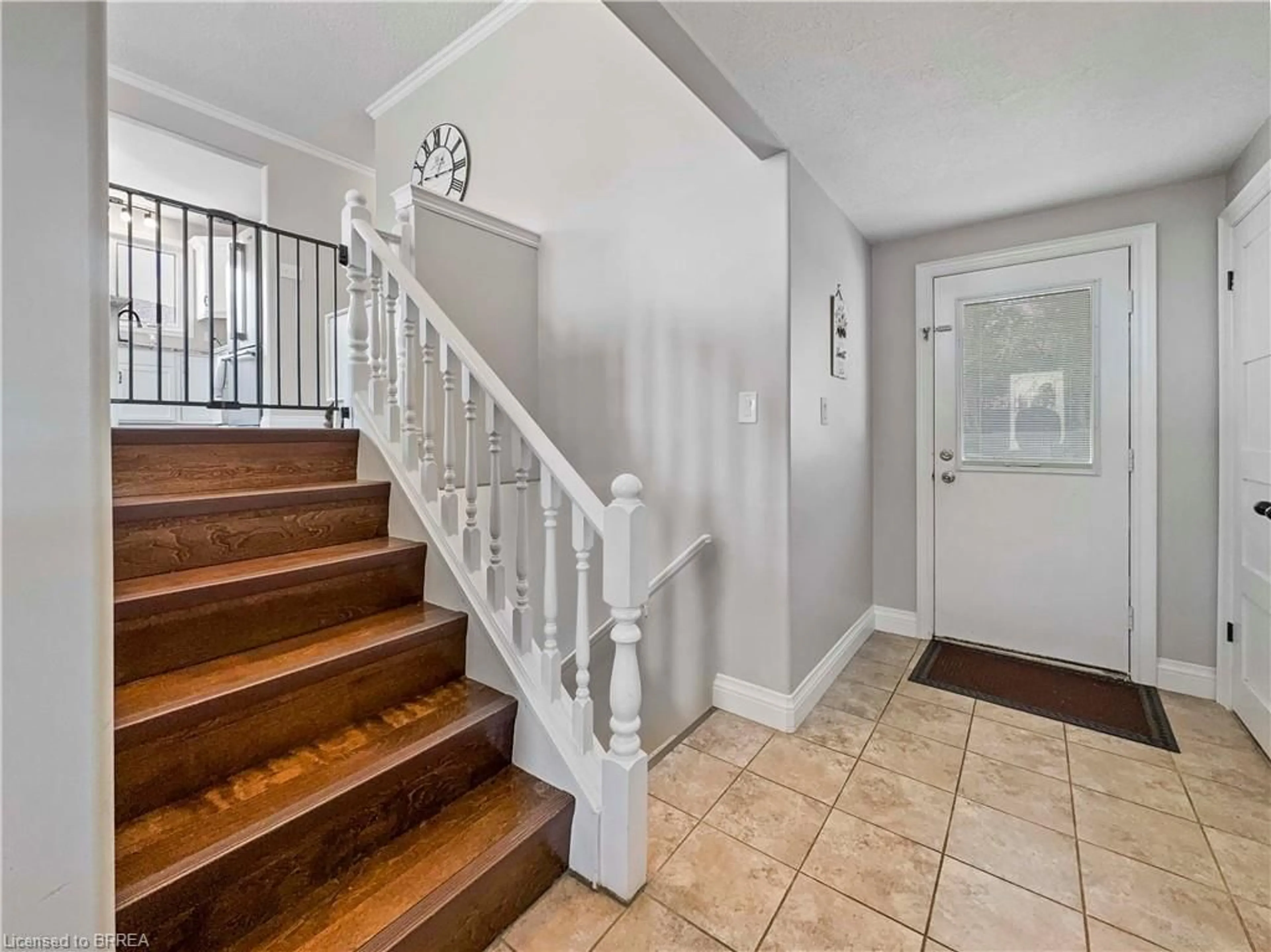 Indoor entryway for 28 Dante Cres, Brantford Ontario N3P 1B8