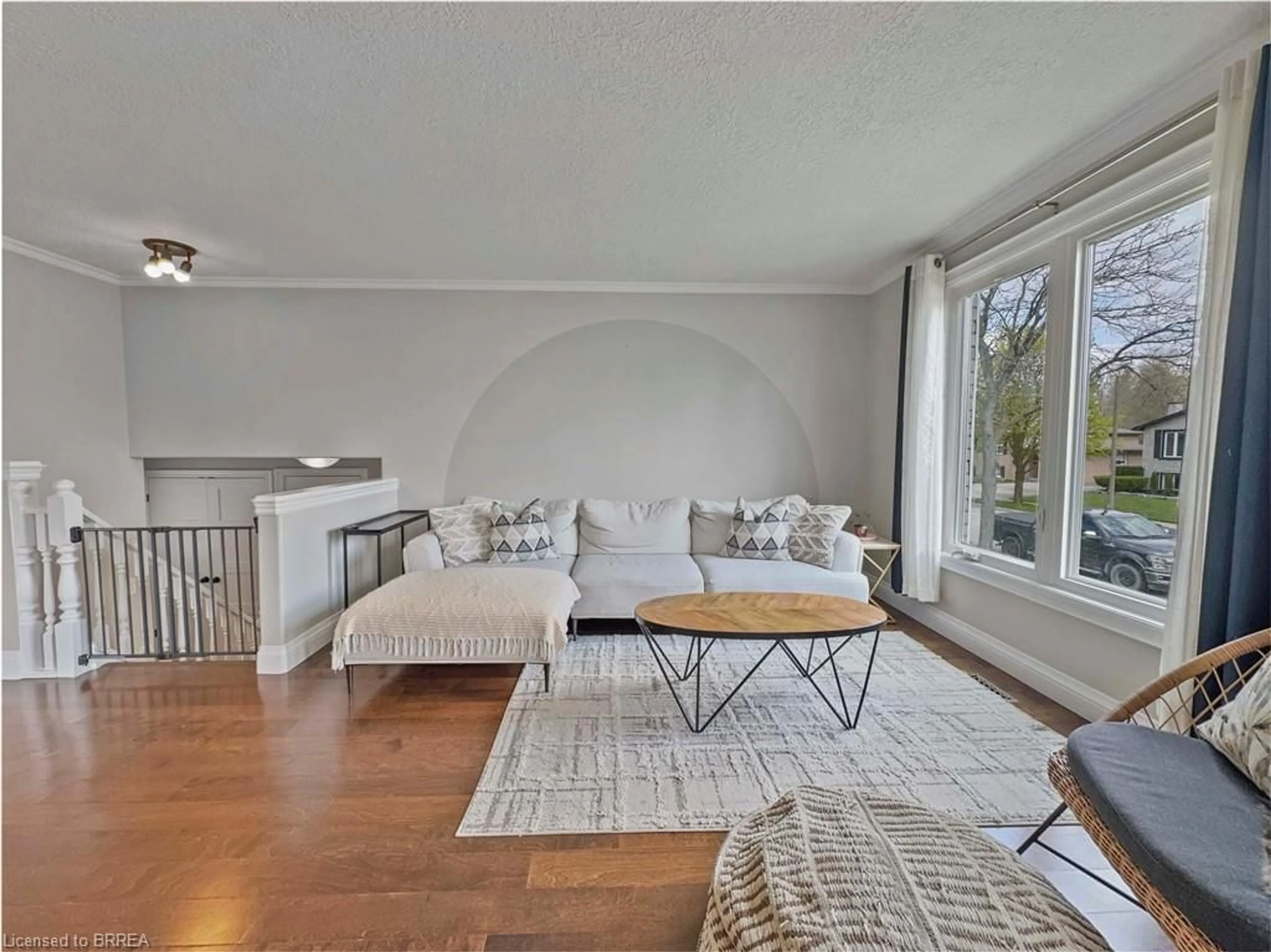 Living room with furniture, wood/laminate floor for 28 Dante Cres, Brantford Ontario N3P 1B8
