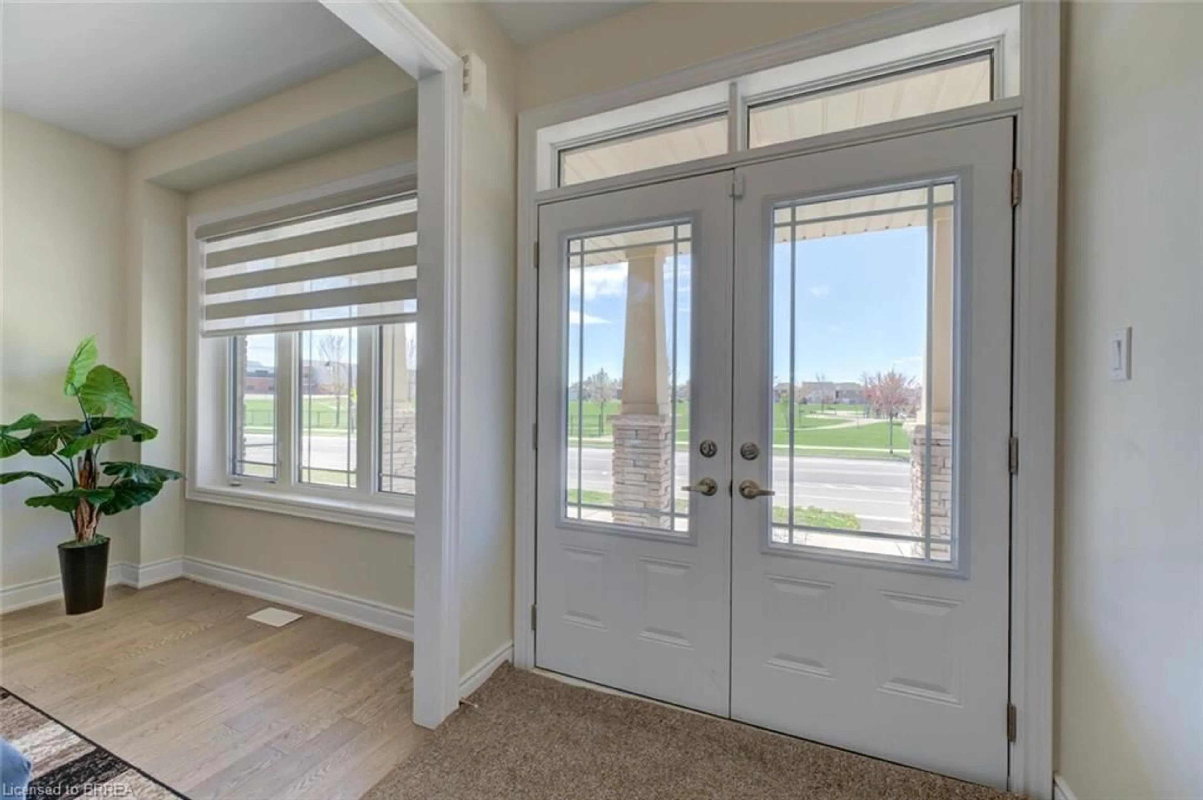 Indoor entryway for 372 Blackburn Dr, Brantford Ontario N3T 5L5