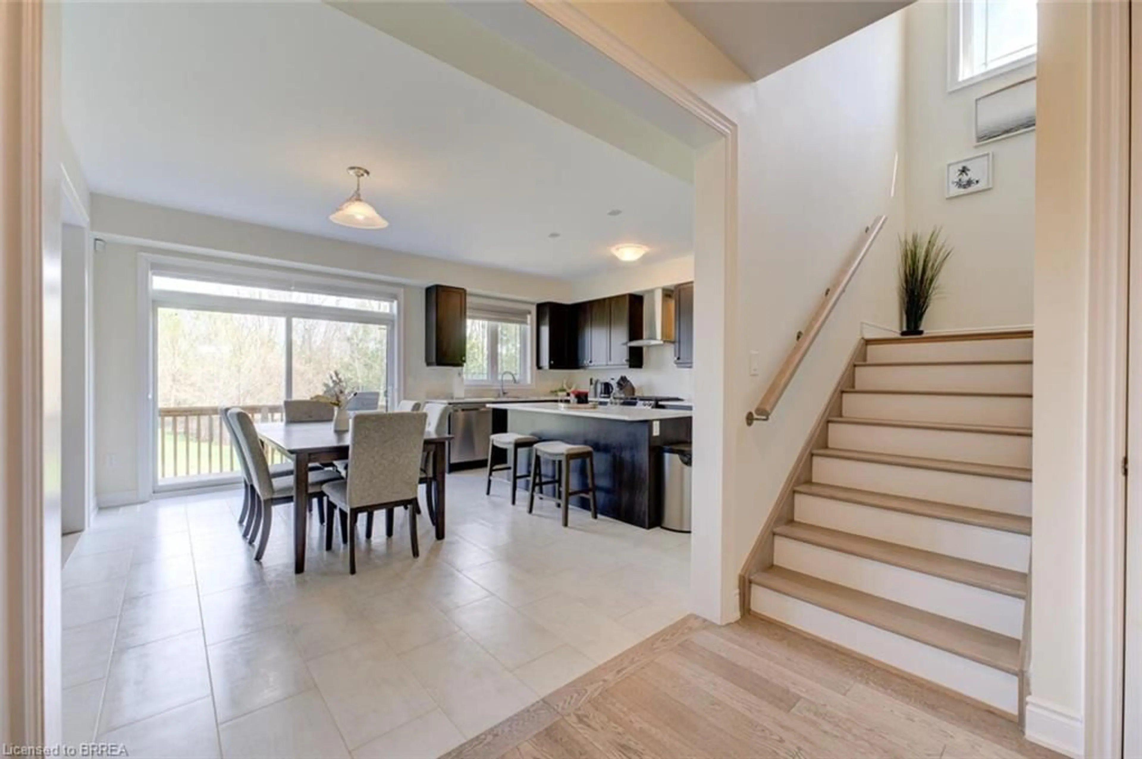 Open concept kitchen, ceramic/tile floor for 372 Blackburn Dr, Brantford Ontario N3T 5L5