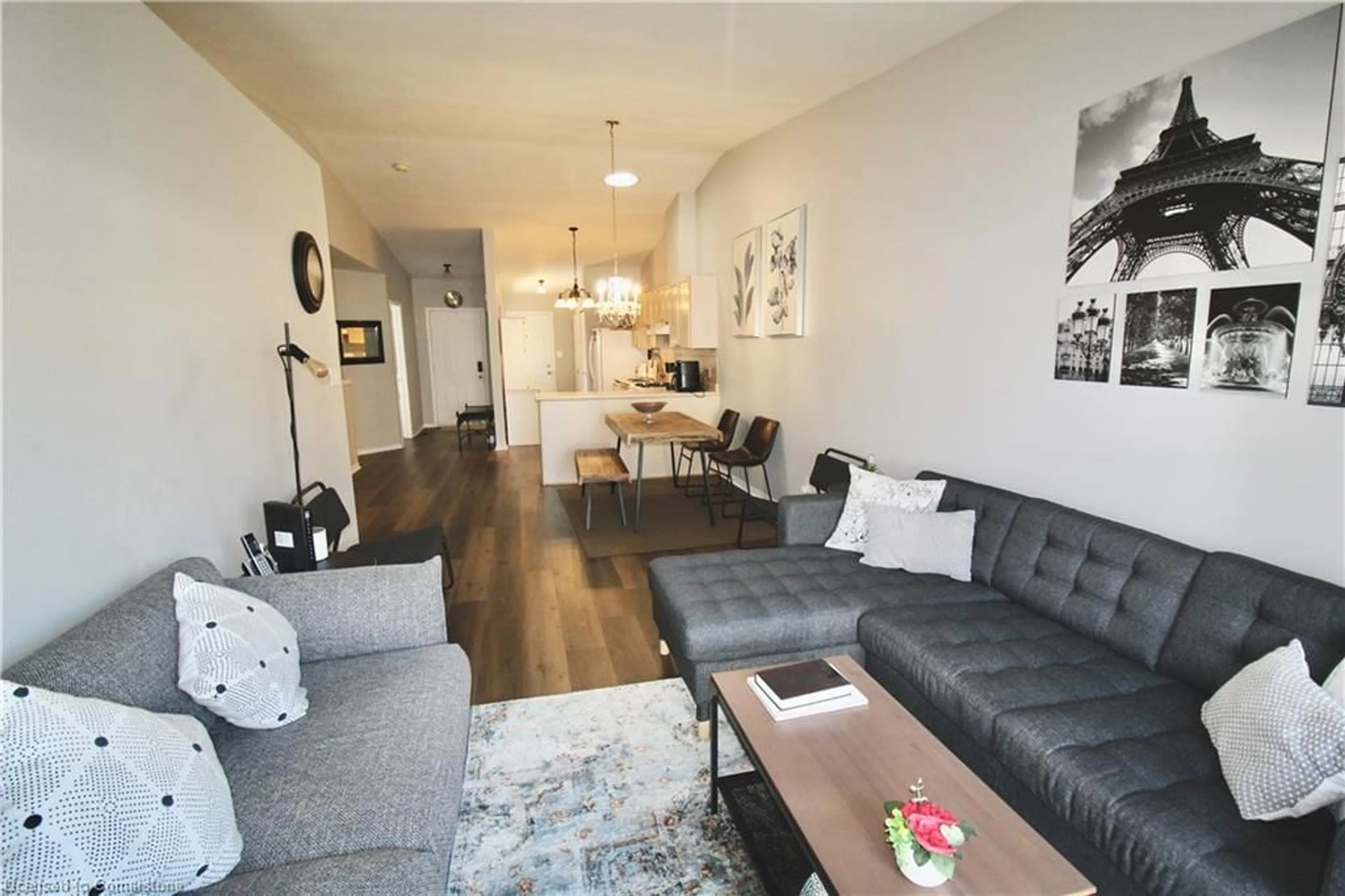 Living room with furniture, wood/laminate floor for 4451 Michael Ave, Beamsville Ontario L0R 1B5